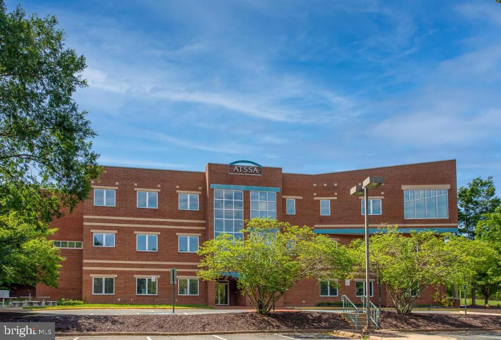 RIVERSIDE BUSINESS PARK - Commercial Lease