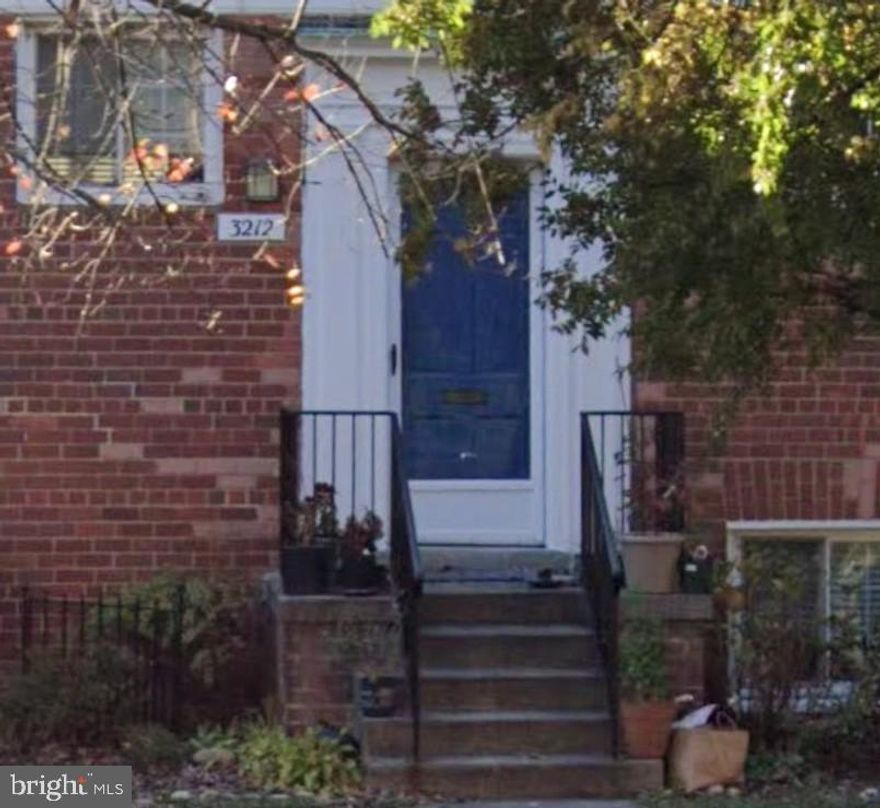 Charming 1 bedroom condo in Parkfairfax. Sunny and open living room and dining room. Spacious bedroom with nice closet space. Excellent location close to community amenities! It has easy access to downtown DC and other commuter routes. Pets case by case. All TAG Home Management residents are required to be enrolled in the Resident Benefits Package (RBP) which includes HVAC air filter delivery (for applicable properties), Renters Insurance from A-rated carrier, credit building, $1M identity protection, utility concierge service making utility connection a breeze during your move-in, our best-in-class resident rewards program, and much more!