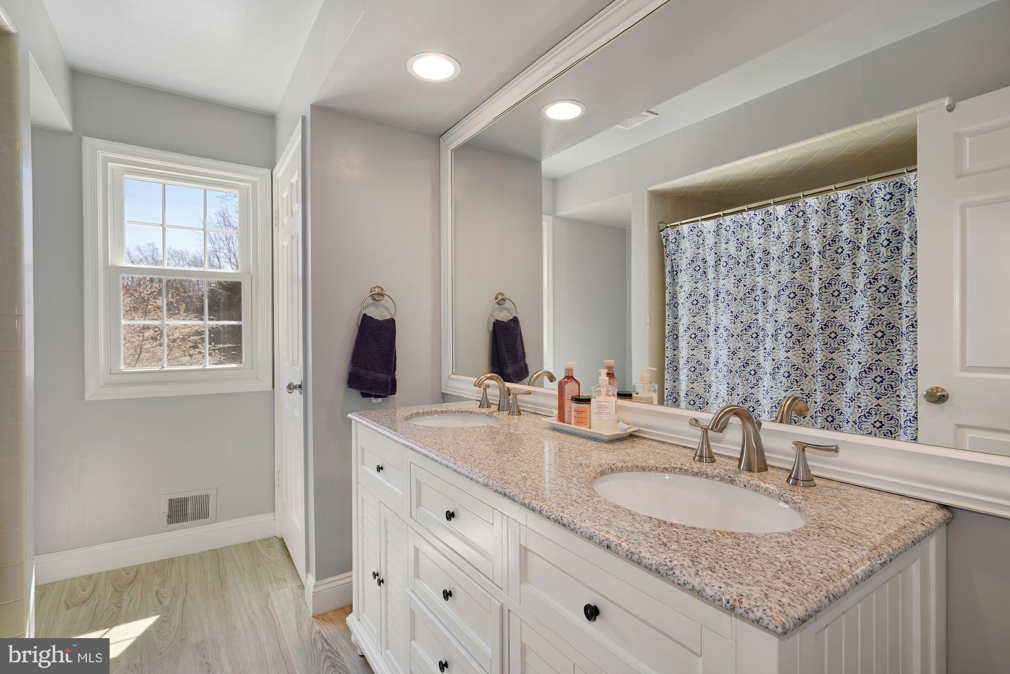 RIVERS EDGE - Residential