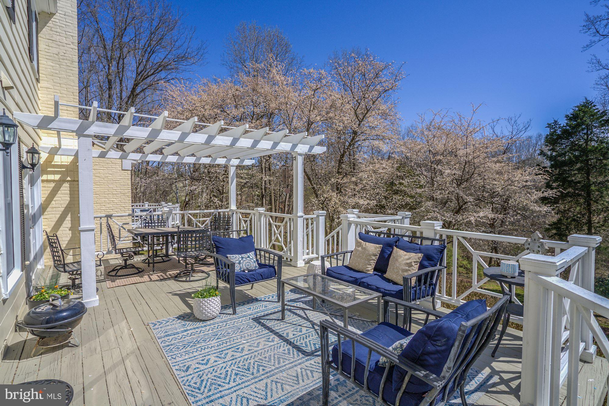 RIVERS EDGE - Residential