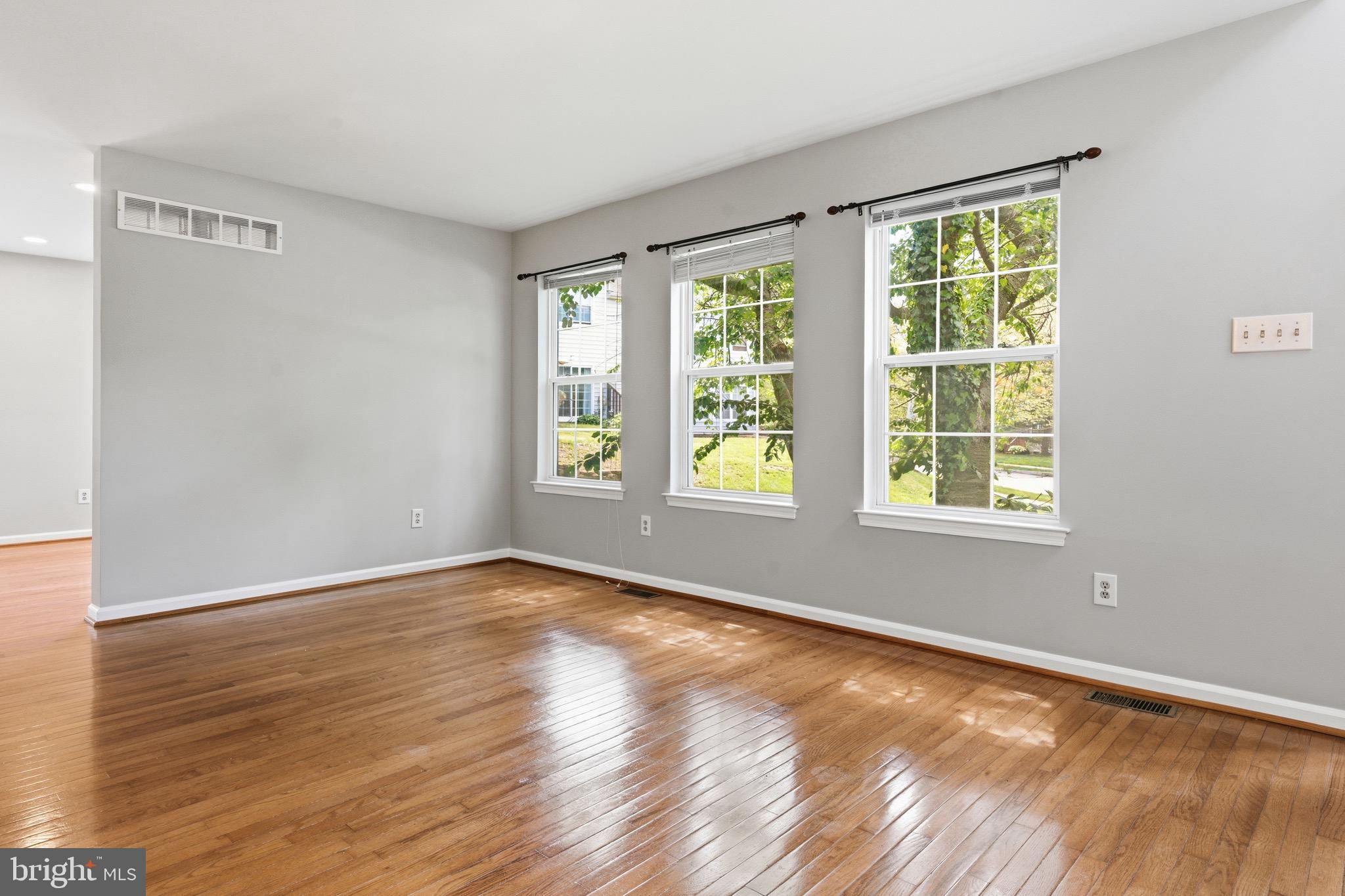 THORNHILL - Residential