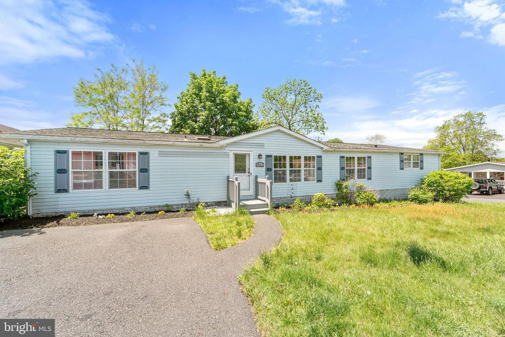 Photo of 402 Fordhook, DOYLESTOWN, PA 18901 (MLS # PABU2092098)
