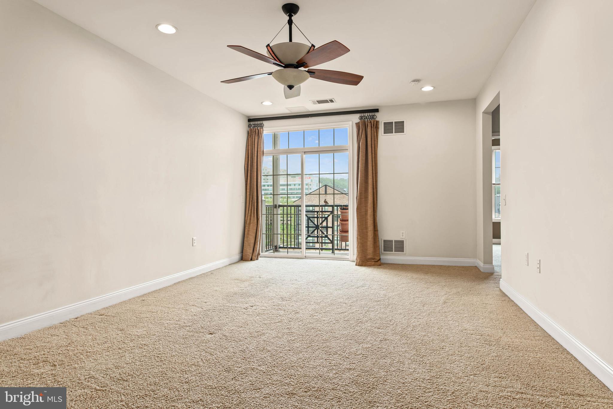 THE GRANDE AT RIVERVIEW - Residential