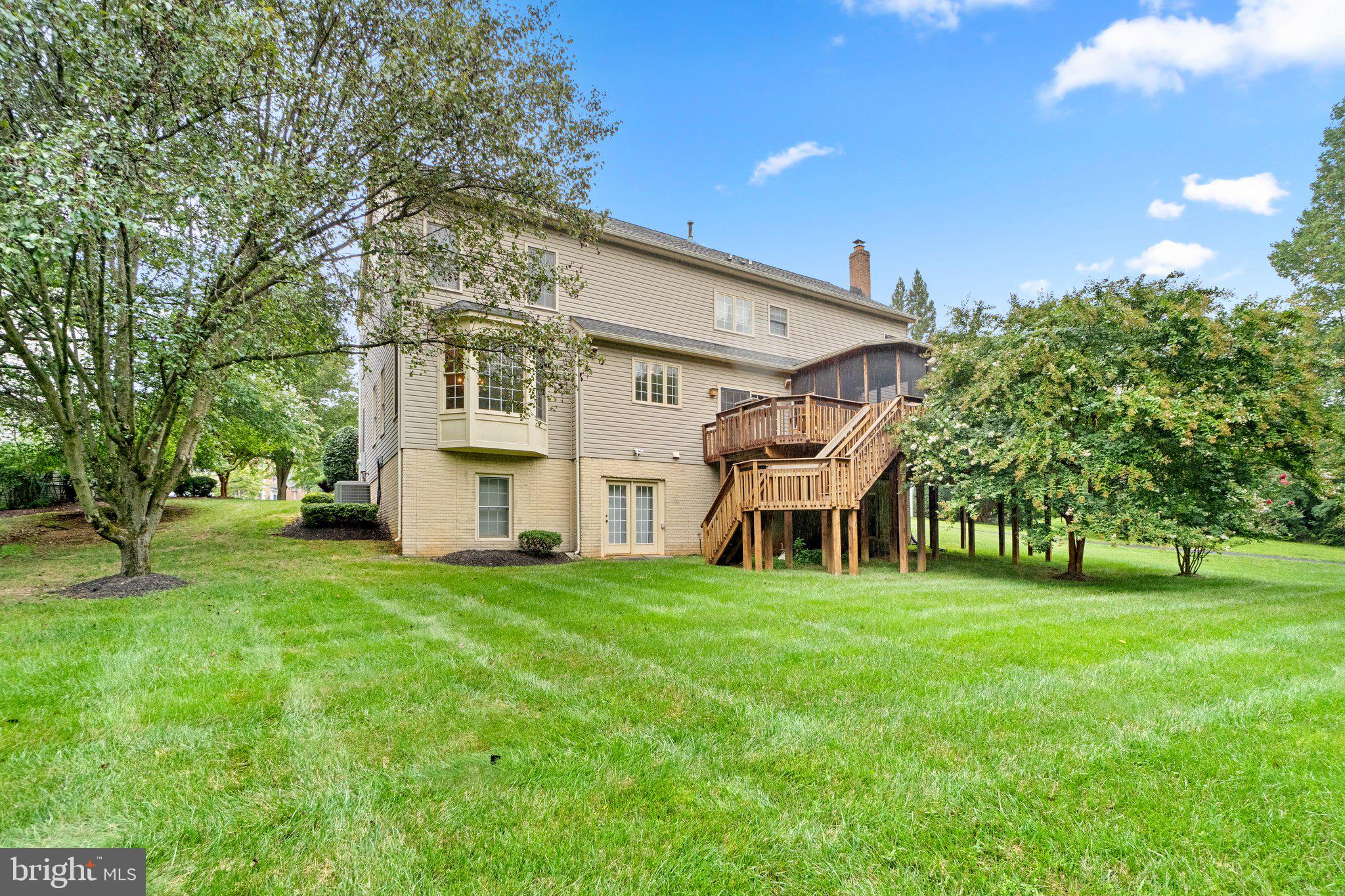 WILLOWS OF POTOMAC - Residential