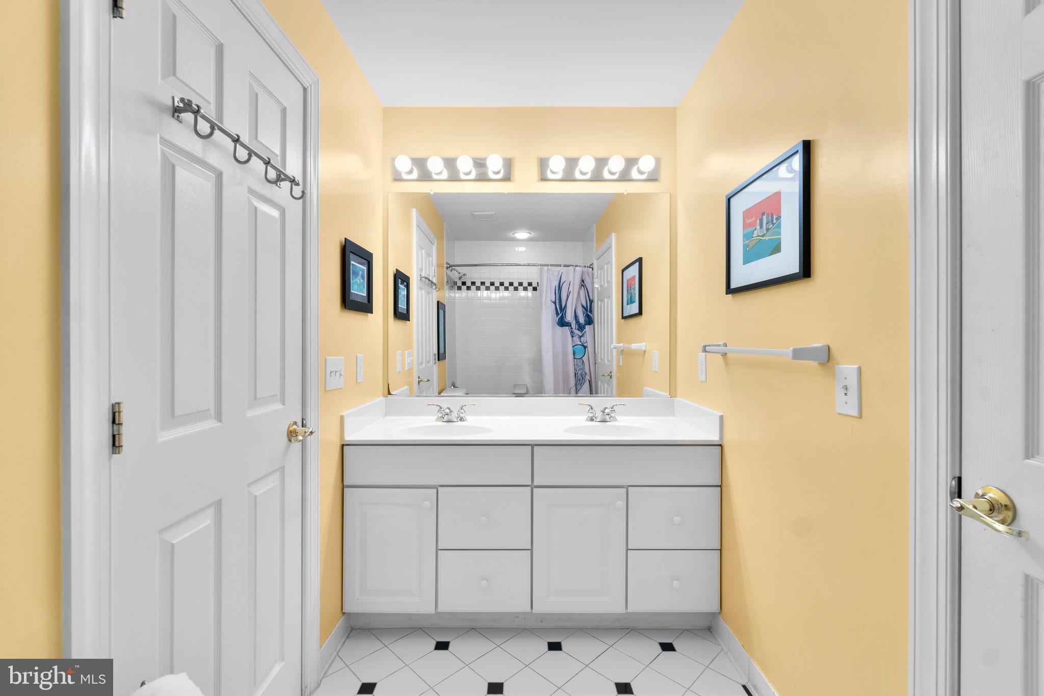 WILLOWS OF POTOMAC - Residential