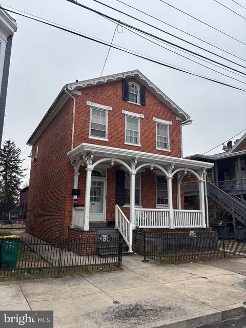 Multifamily For Sale - 214 E Washington Street<br/> CHAMBERSBURG, PA 17201