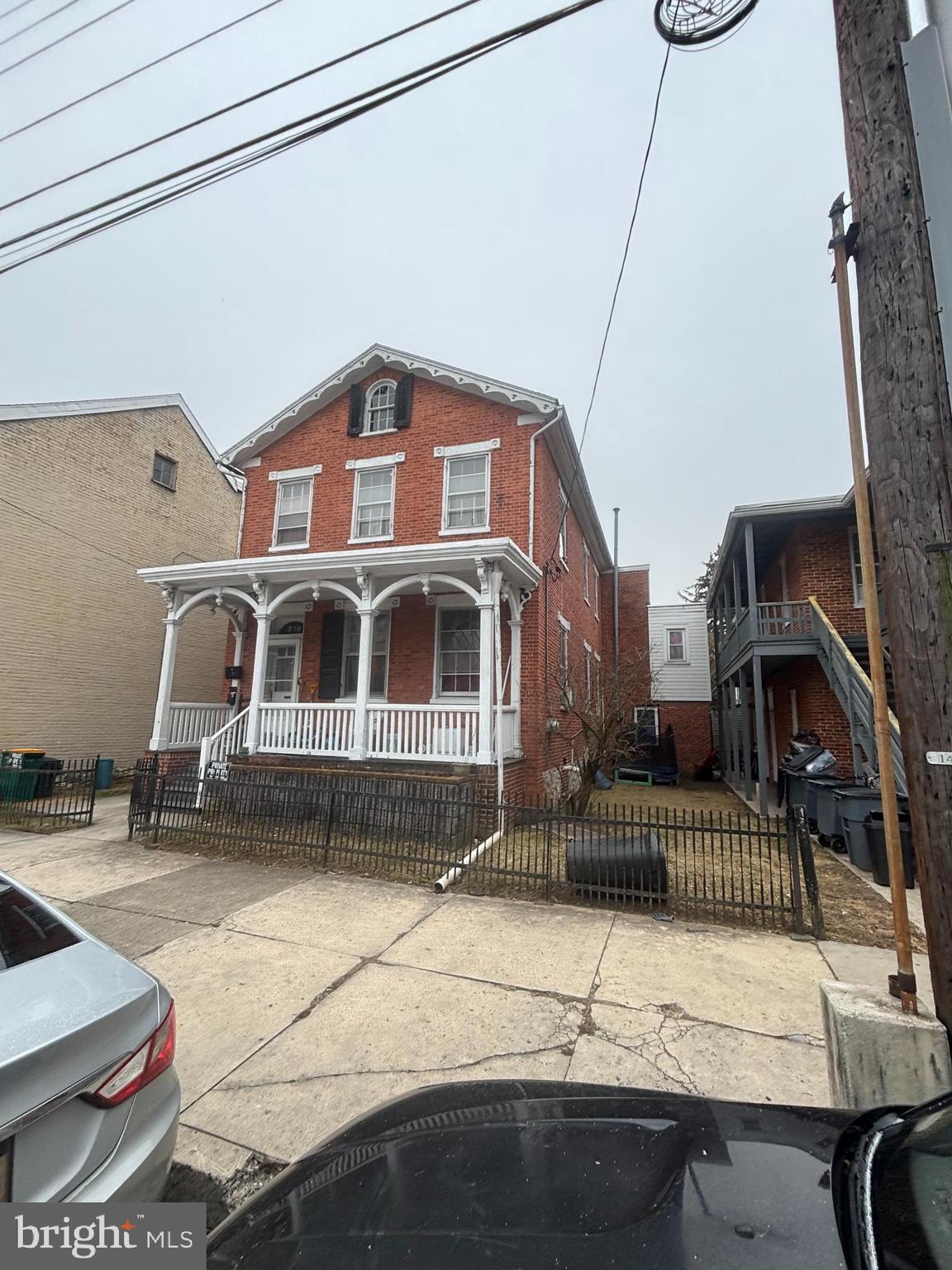 214 E WASHINGTON STREET