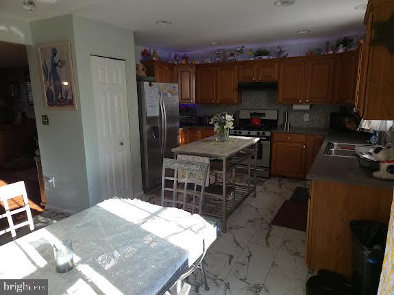 DEER RUN AT MAYFIELD - Residential