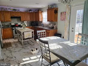 DEER RUN AT MAYFIELD - Residential