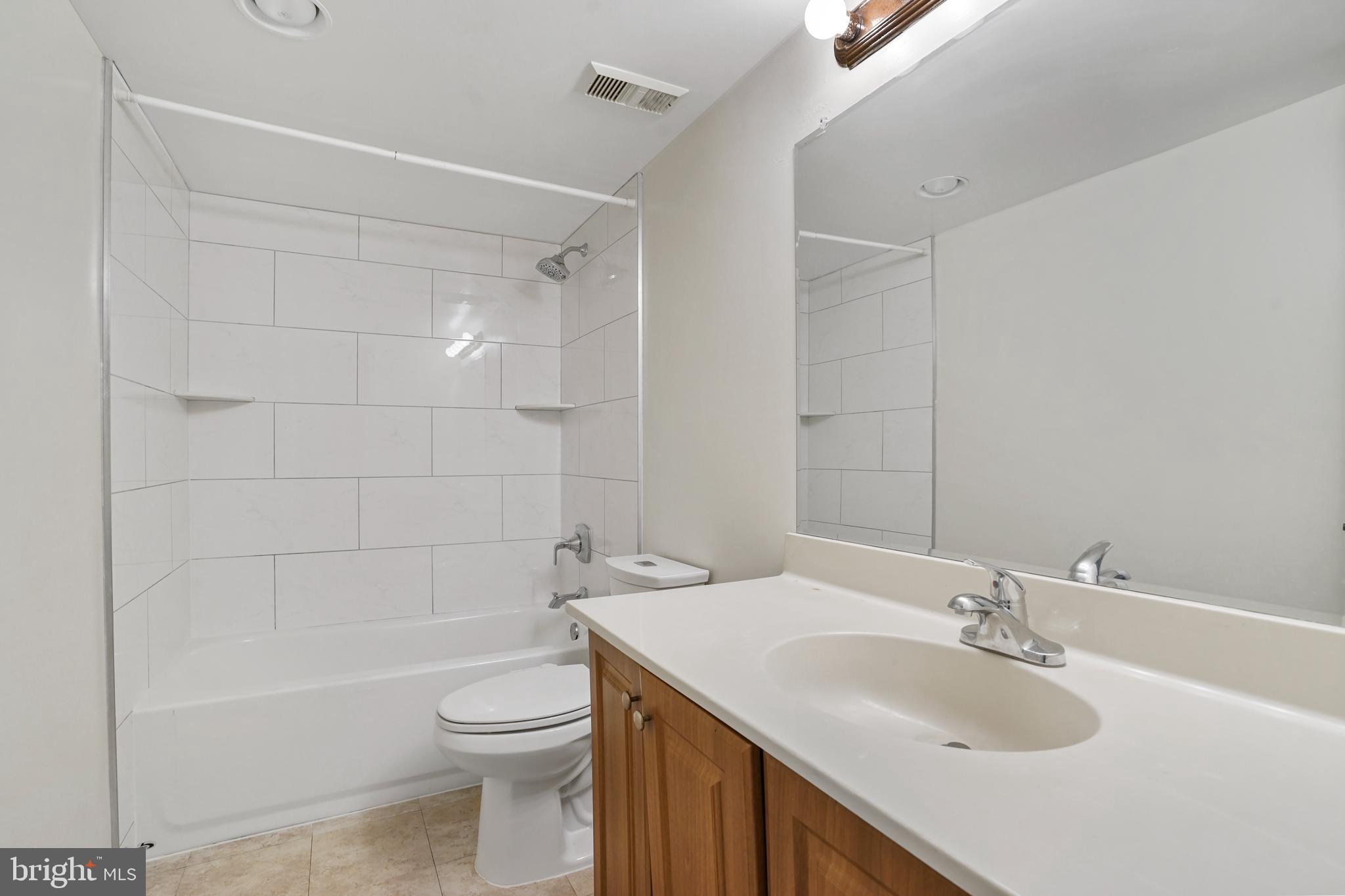 LAKESIDE PLAZA - Residential Lease