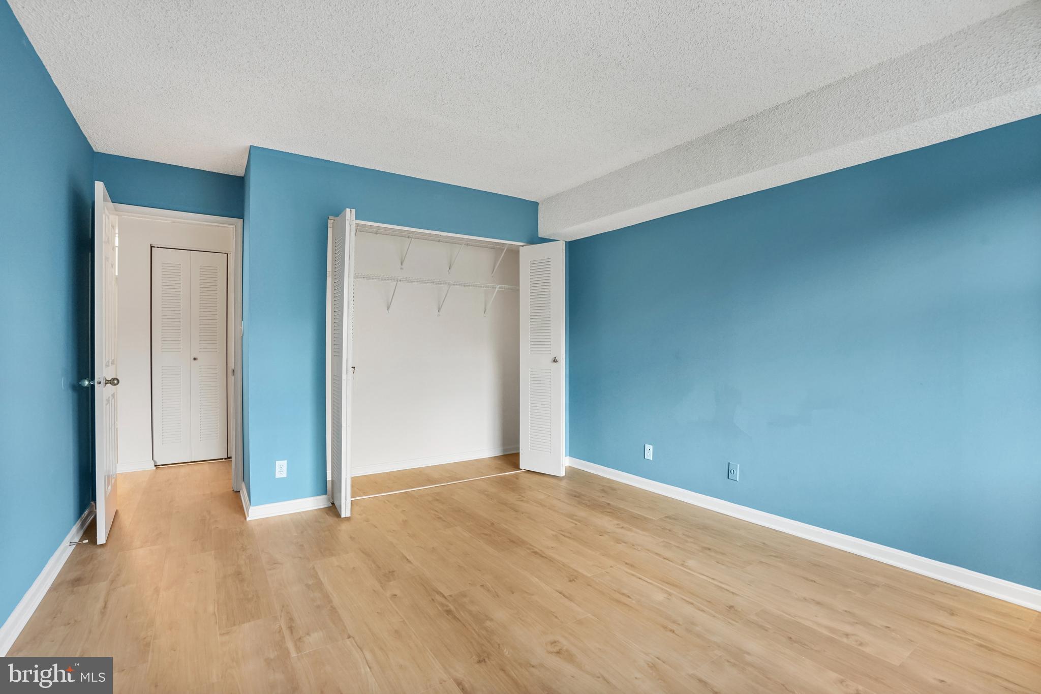 LAKESIDE PLAZA - Residential Lease