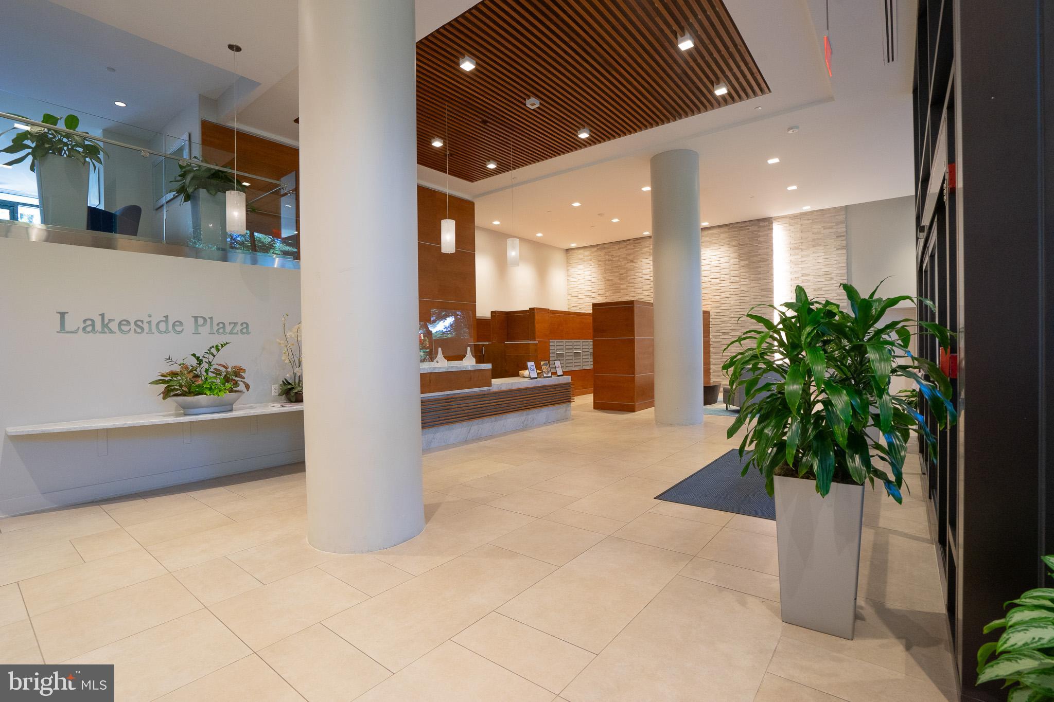 LAKESIDE PLAZA - Residential Lease