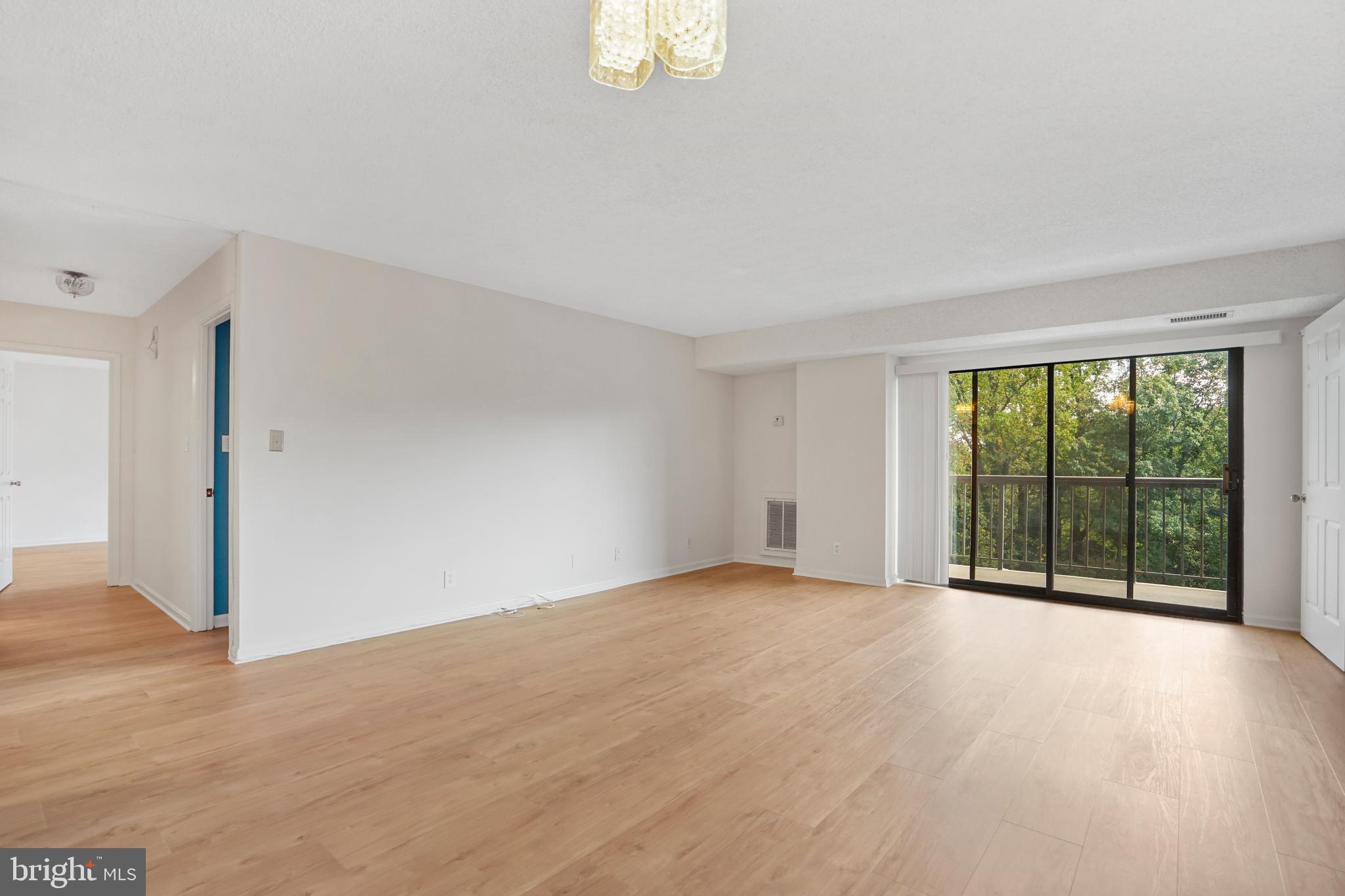 LAKESIDE PLAZA - Residential Lease