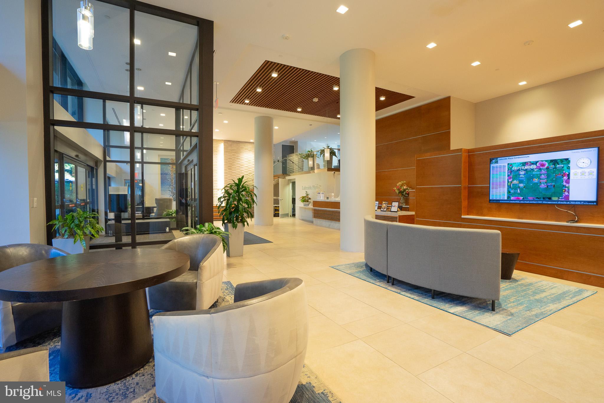 LAKESIDE PLAZA - Residential Lease