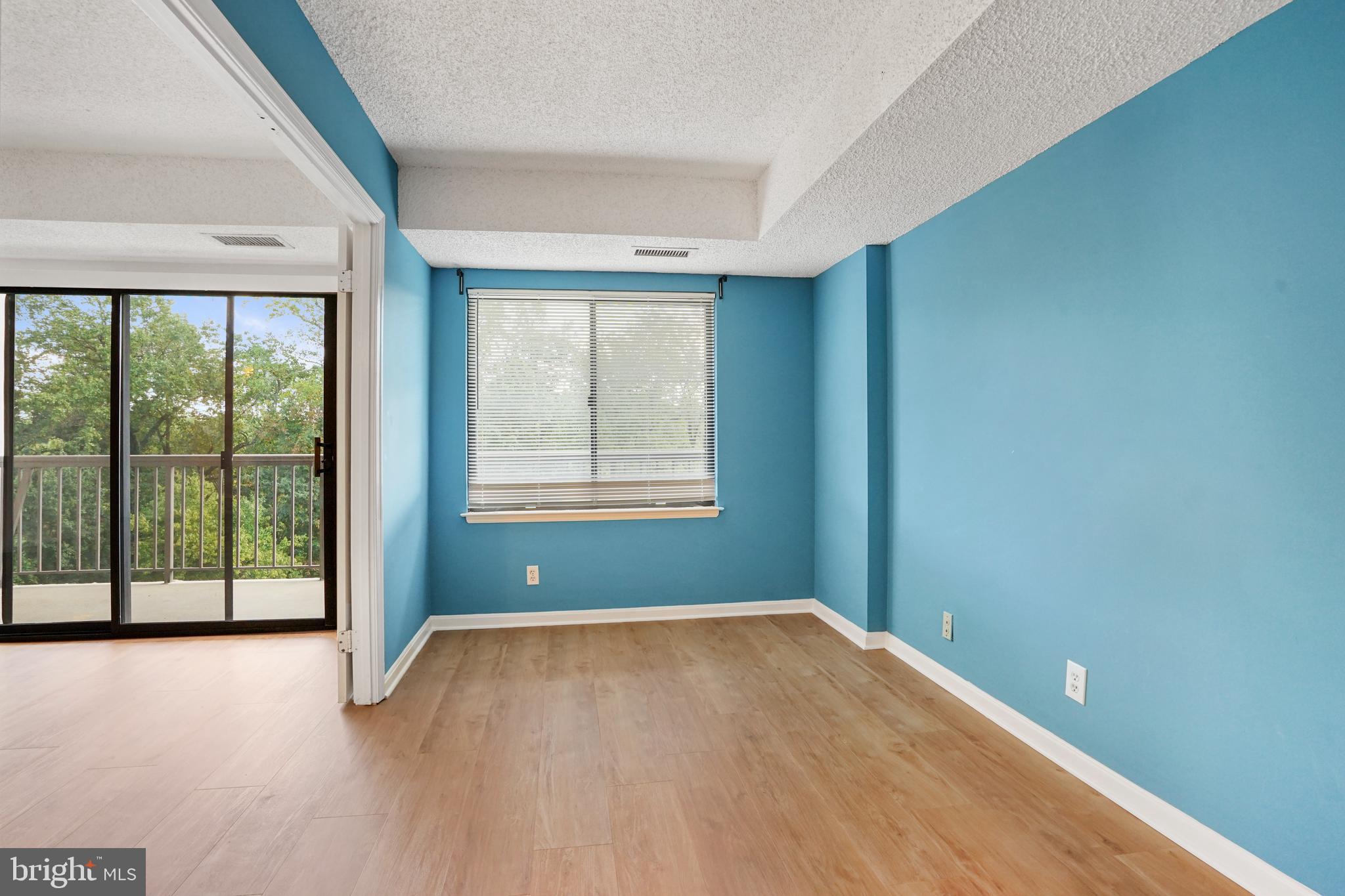 LAKESIDE PLAZA - Residential Lease