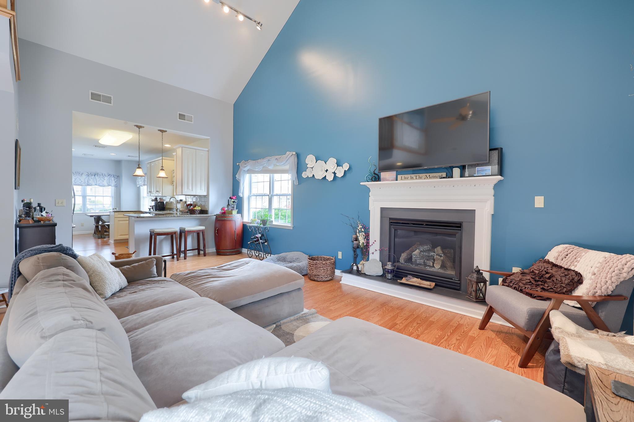 2906 HALSTEAD LANE