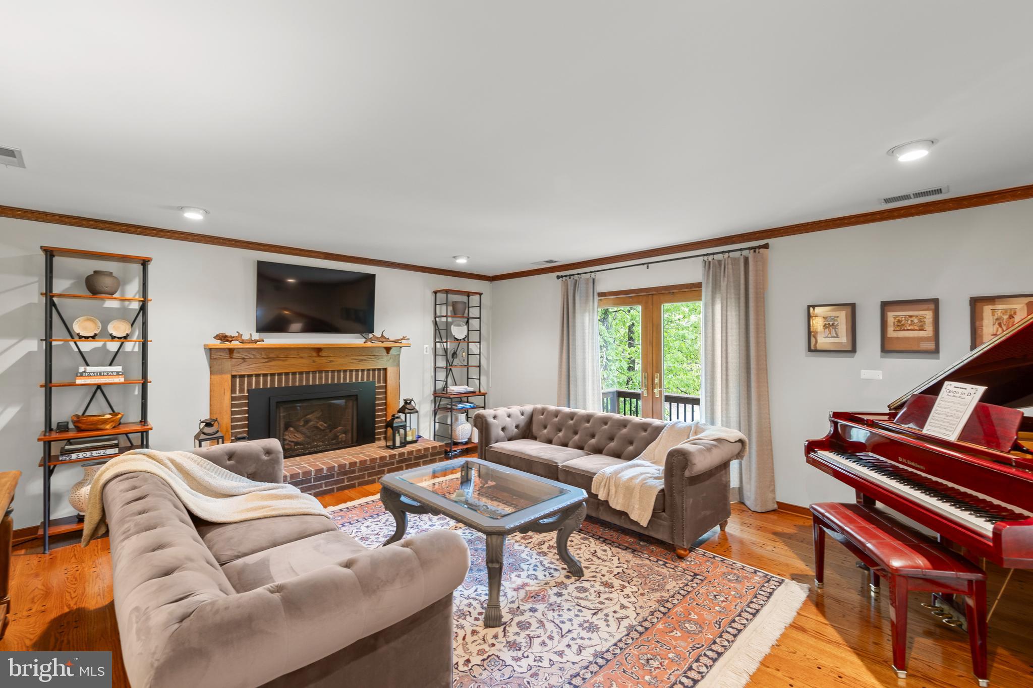 1134 LAKEVIEW DRIVE