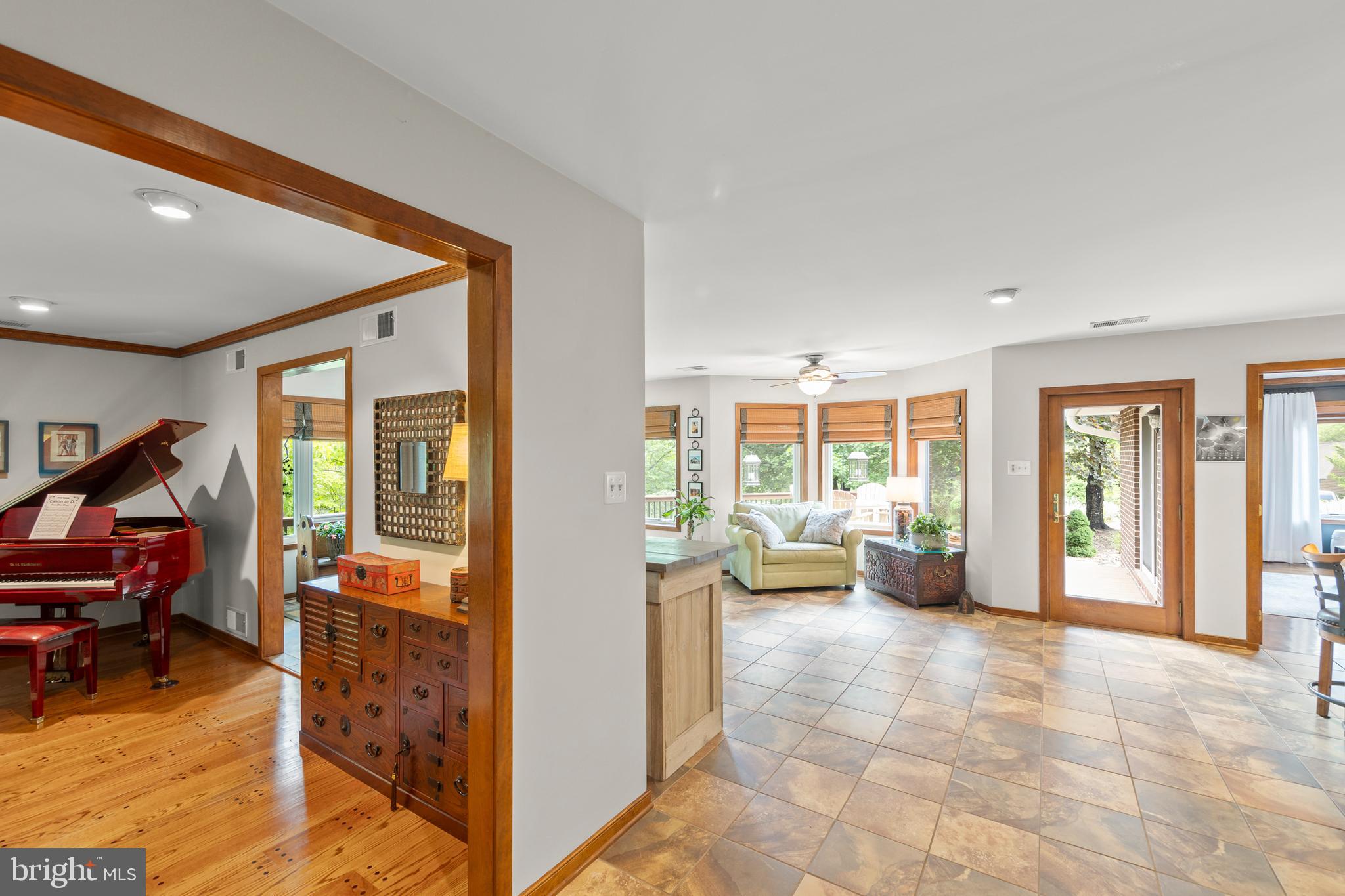 1134 LAKEVIEW DRIVE