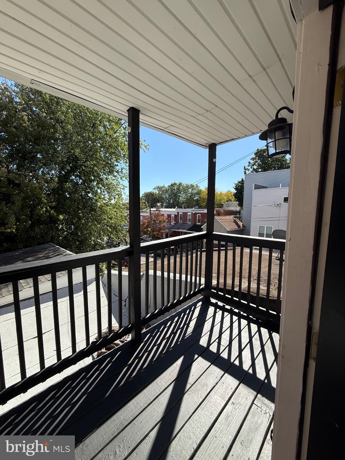 402 E WALNUT LANE 2