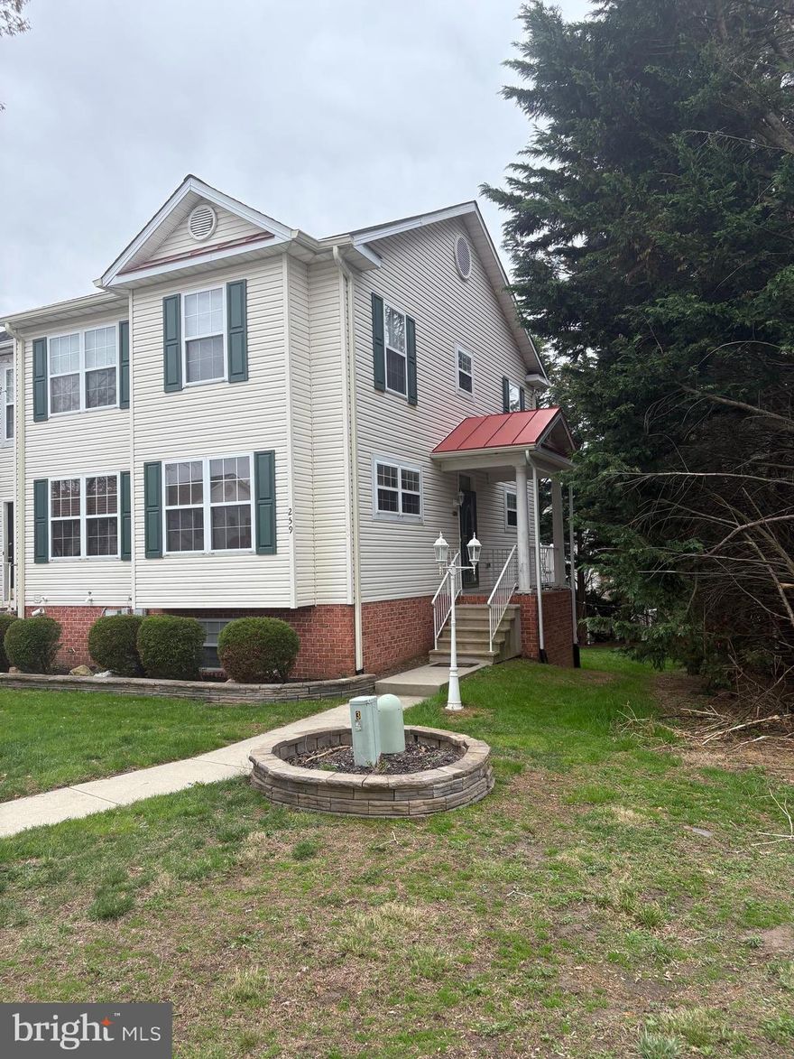 End of Group in desirable Spenciola Farms neighborhood. This property features 4 bedrooms, 3 full bathrooms, and 1 half bath, offering ample space for comfortable living. The finished basement includes a built-in bar, perfect for entertaining. With its cozy yet modern amenities, this home is ideal for family living and gatherings.  Tenant pays for pool passes.