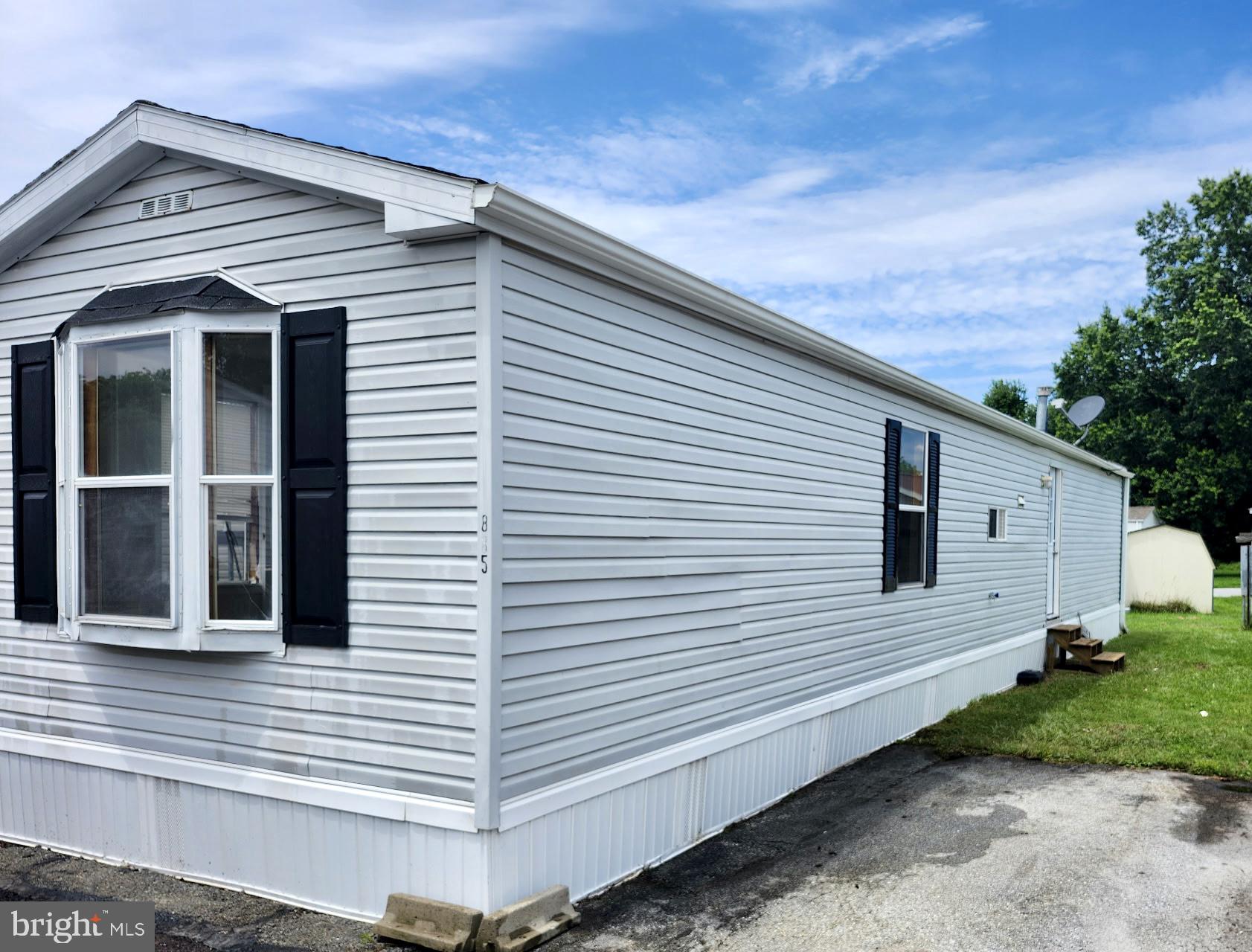 885 BUTTONWOOD AVENUE