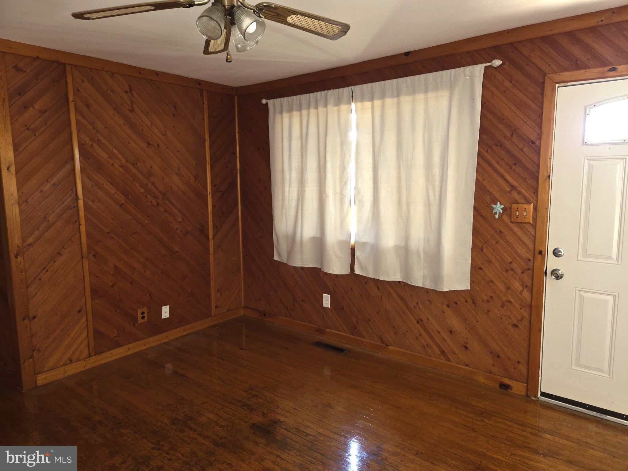 128 W EDINBURGH DRIVE