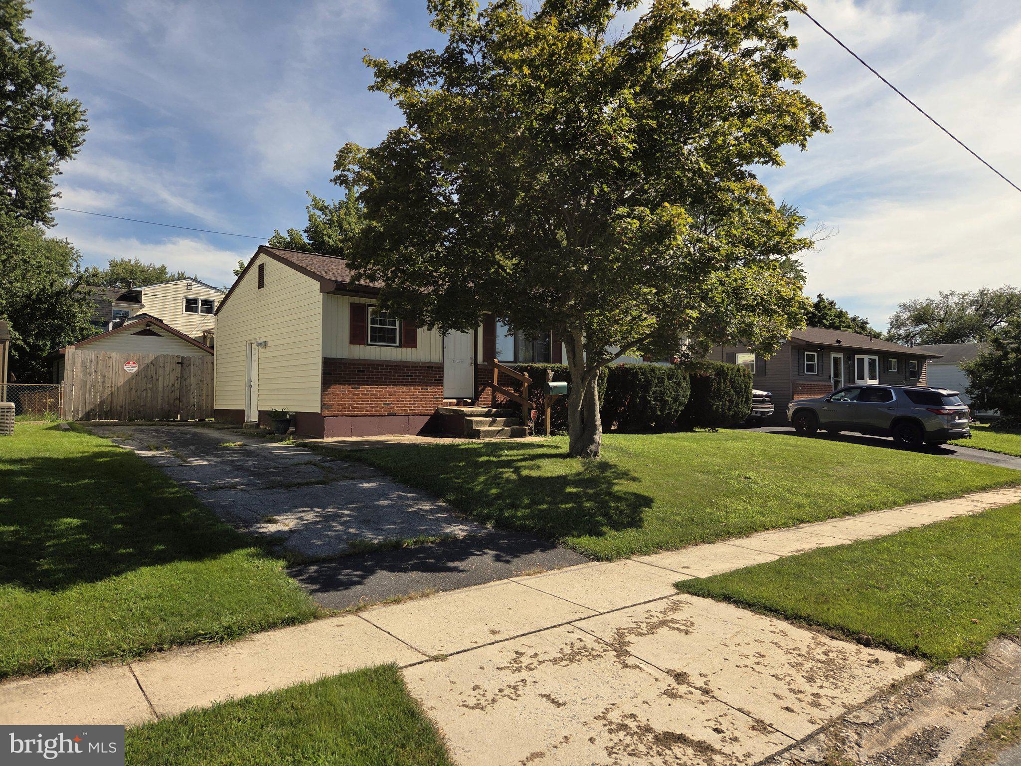 128 W EDINBURGH DRIVE