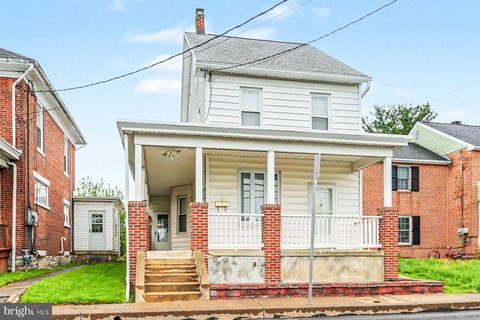 Photo of 686 Highland Street, HARRISBURG, PA 17113 (MLS # PADA2059260)