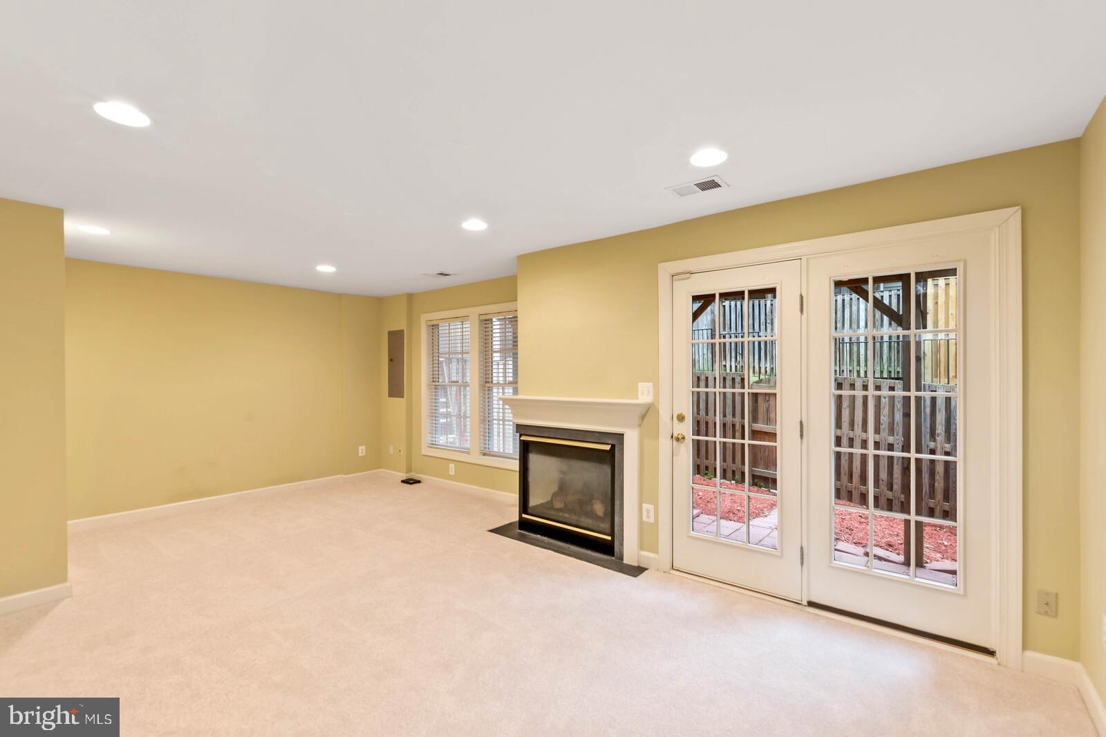 LAUREL CREST - Residential