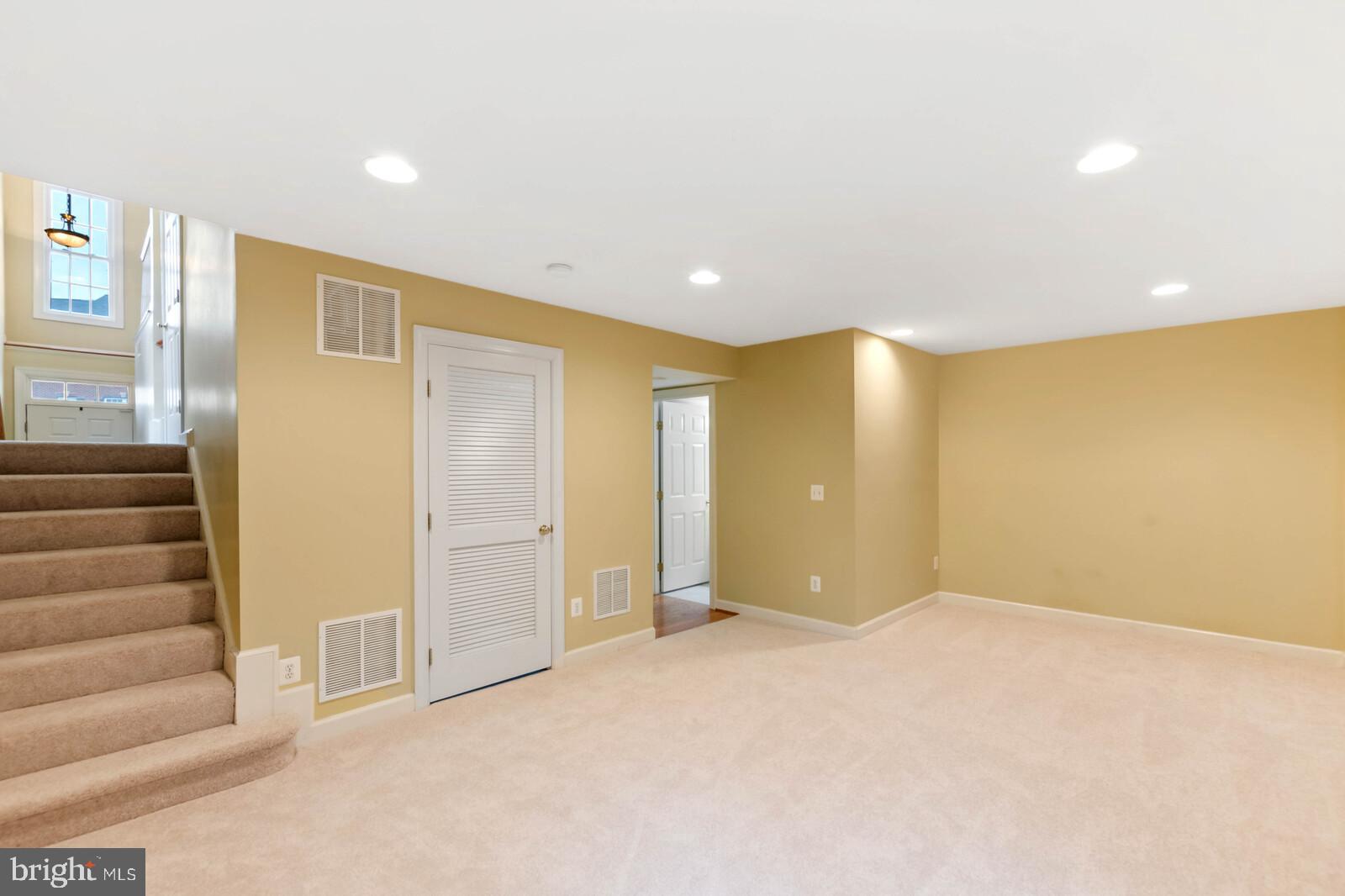 LAUREL CREST - Residential