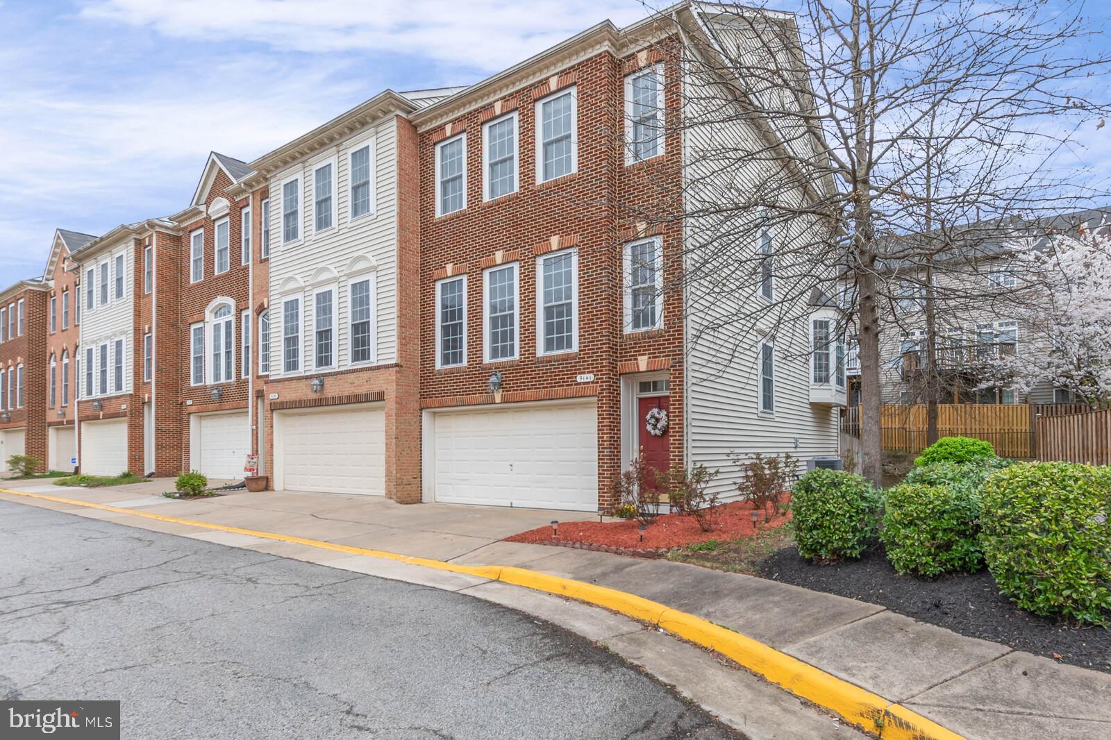 LAUREL CREST - Residential