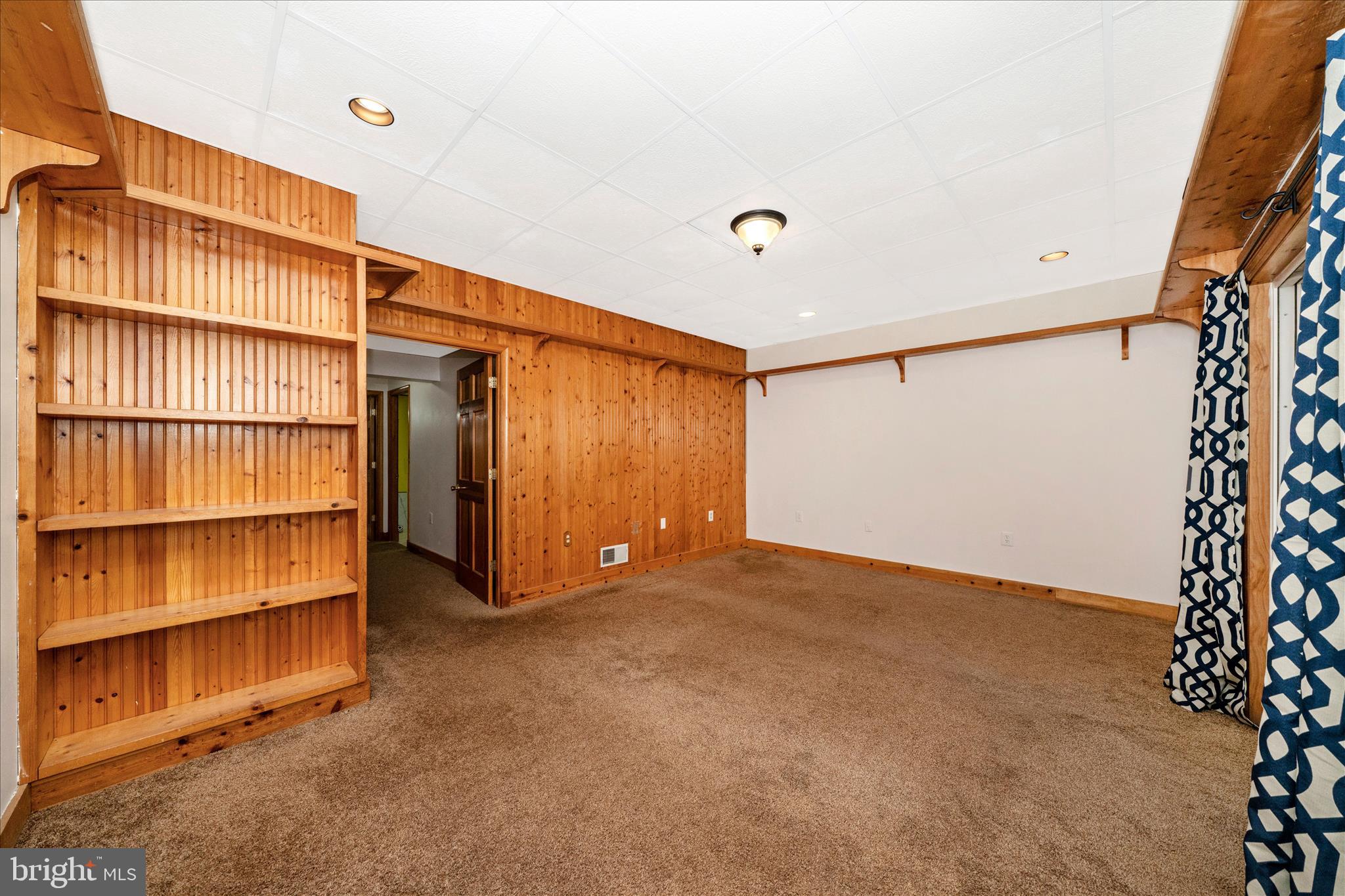 LEISHEAR VILLAGE - Residential