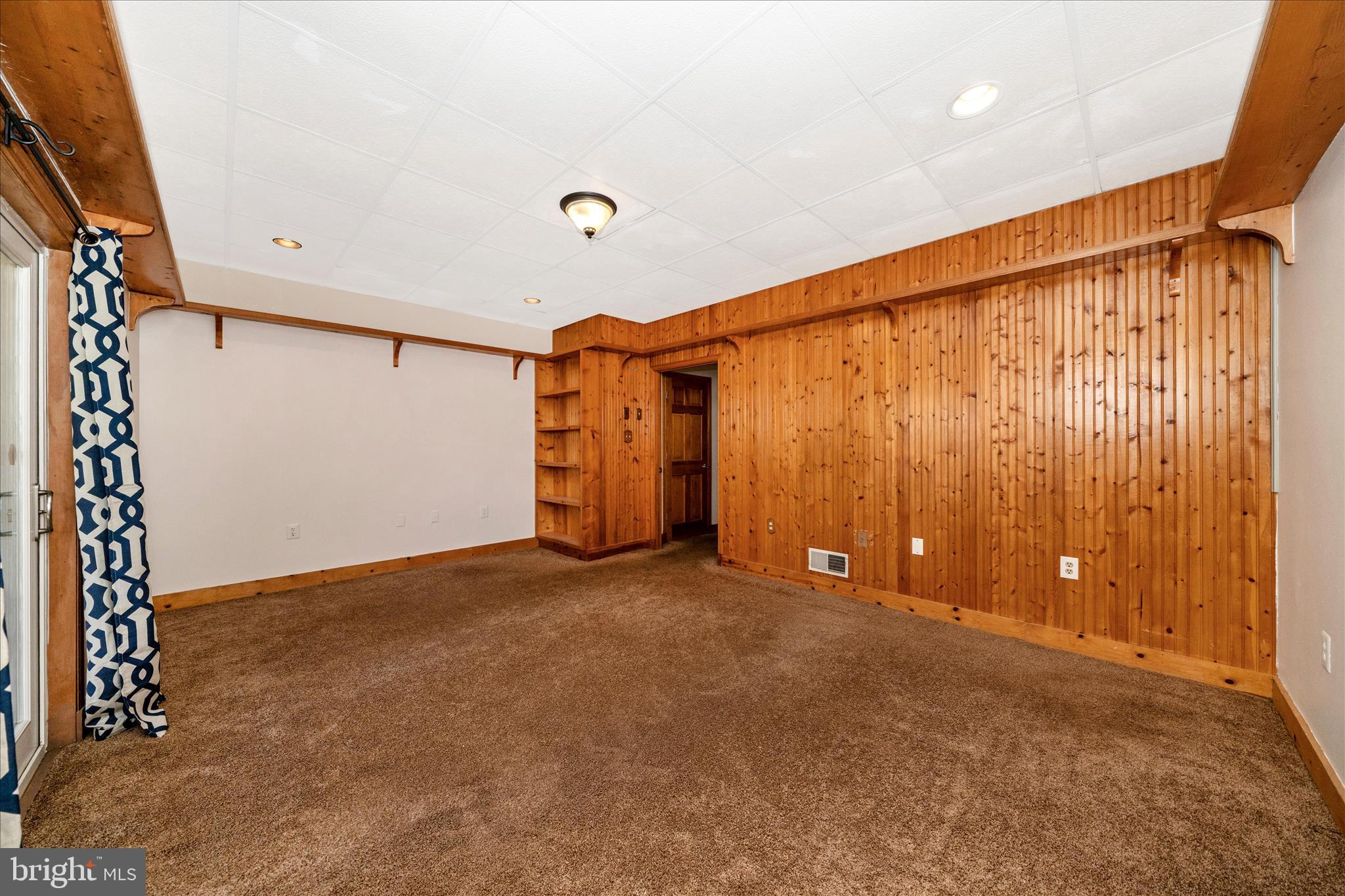 LEISHEAR VILLAGE - Residential