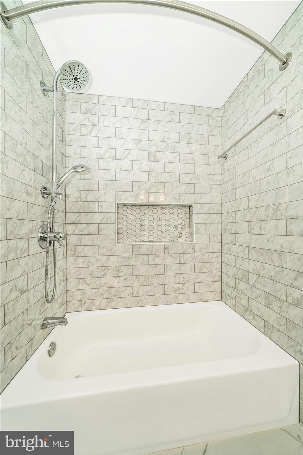 LEISHEAR VILLAGE - Residential