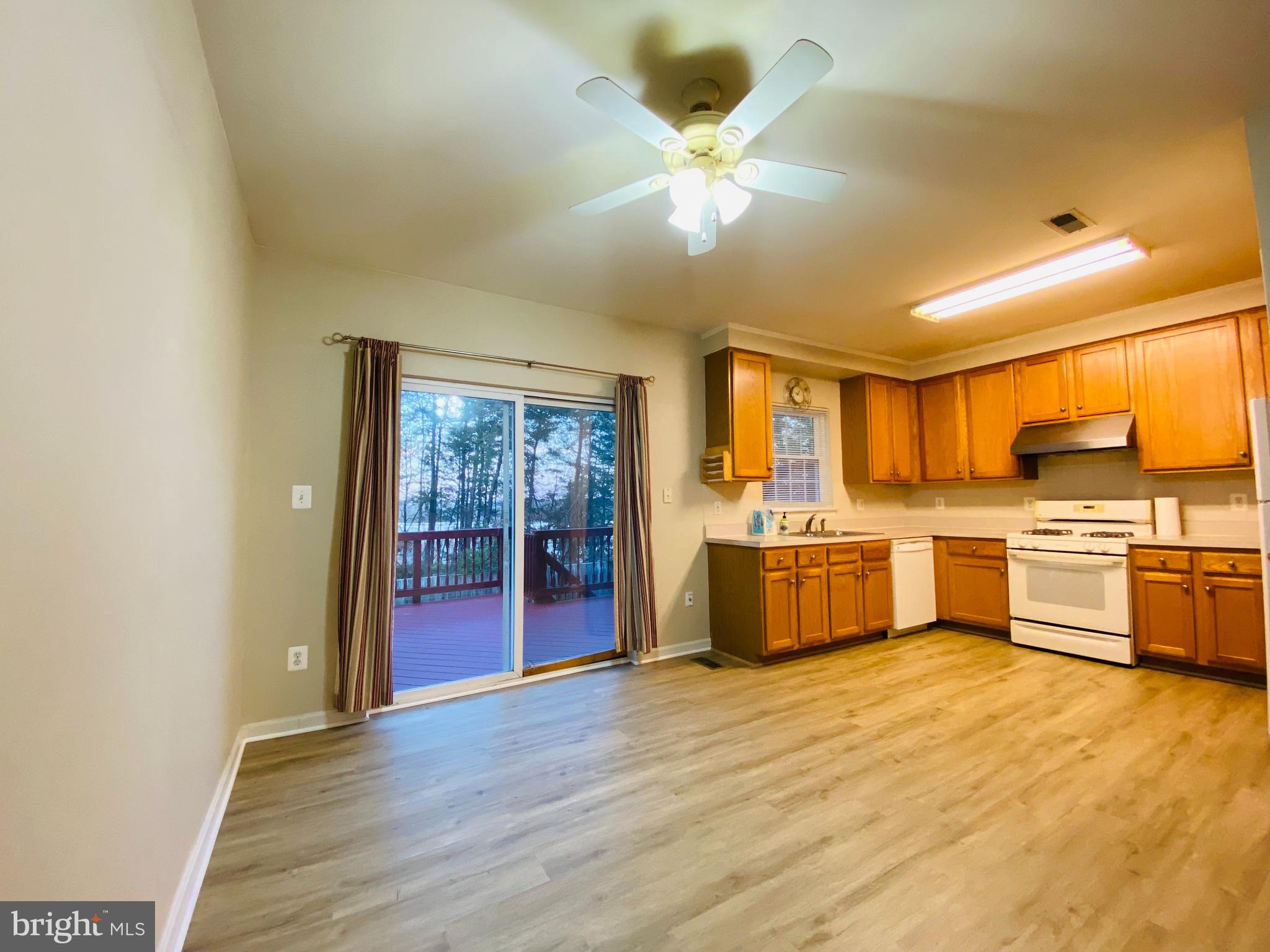 WORTHINGTON WOODS - Residential Lease