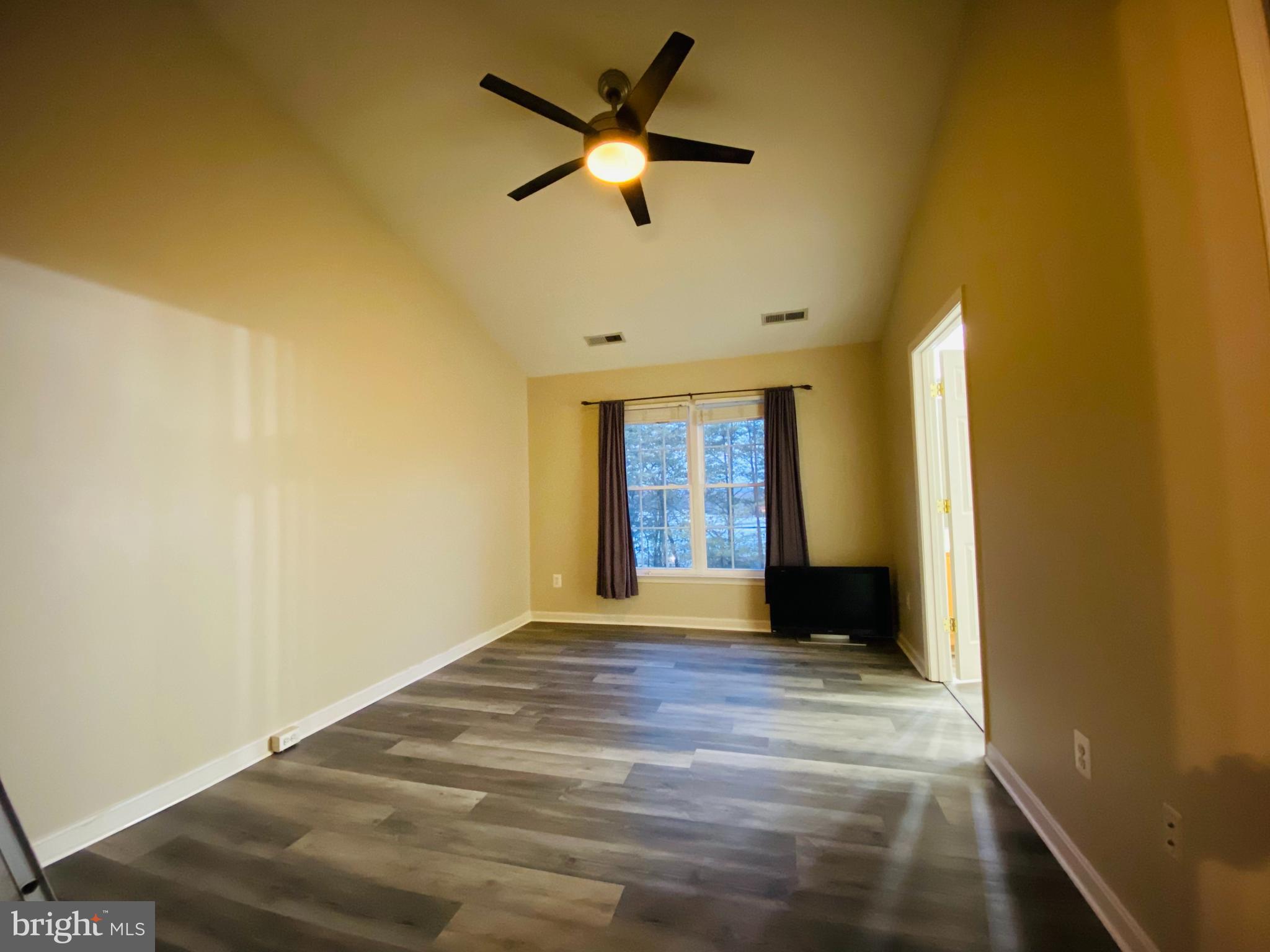 WORTHINGTON WOODS - Residential Lease