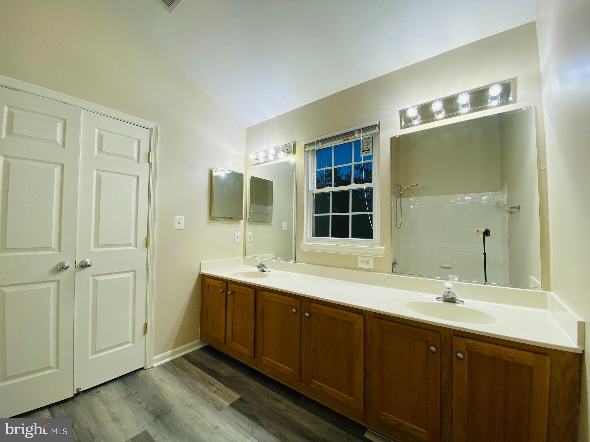 WORTHINGTON WOODS - Residential Lease