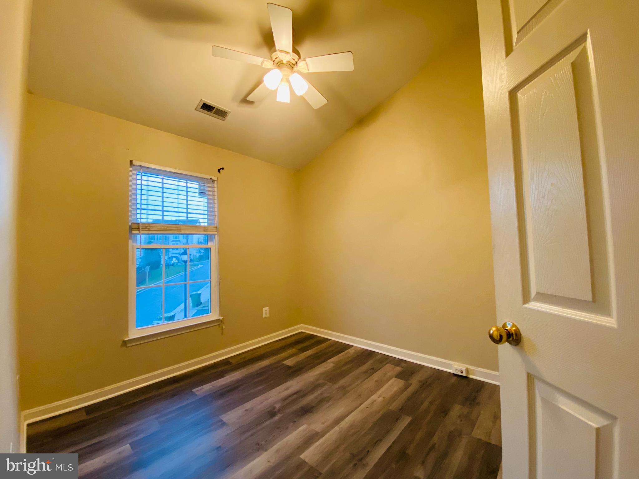 WORTHINGTON WOODS - Residential Lease