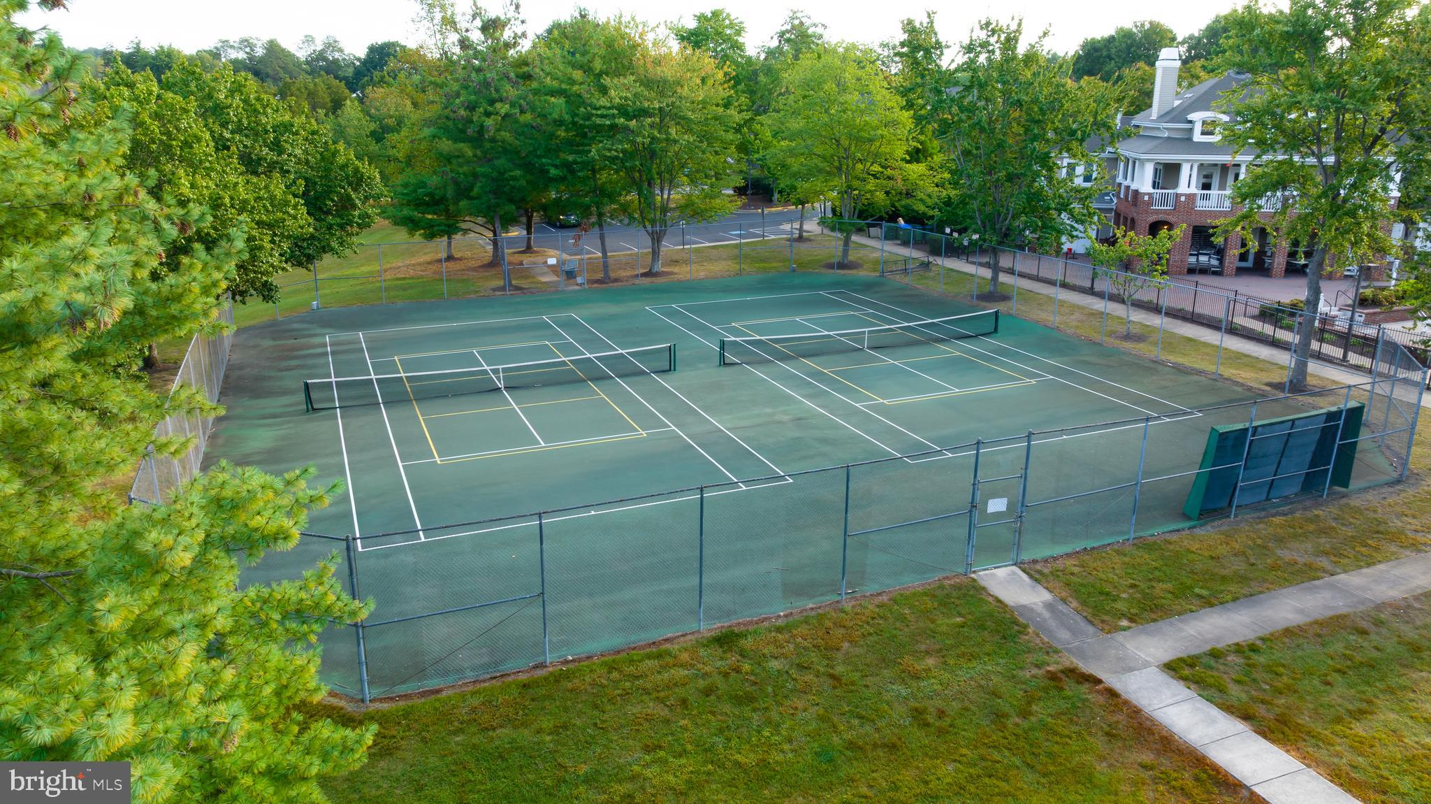 HAMPTON OAKS - Residential