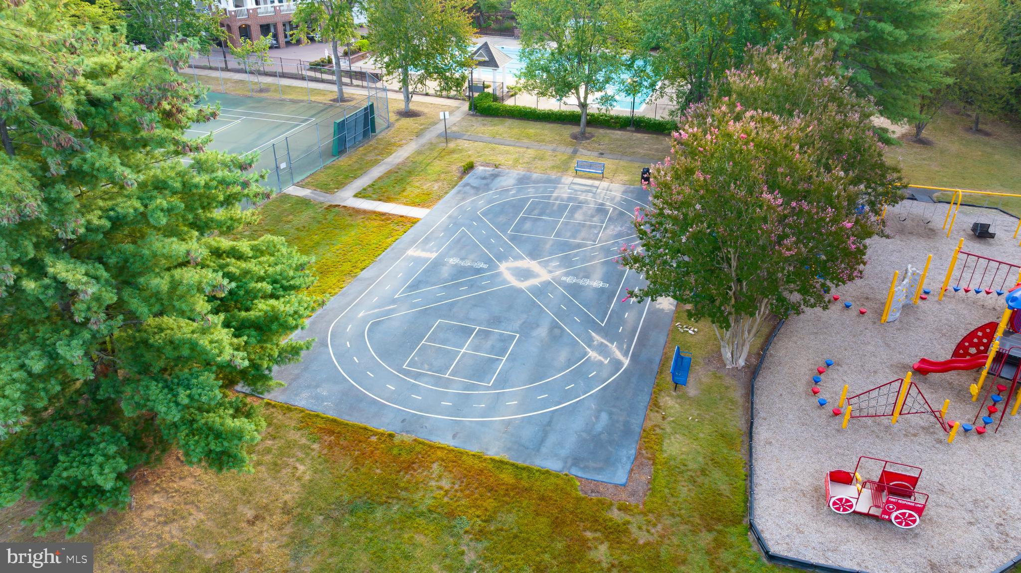 HAMPTON OAKS - Residential