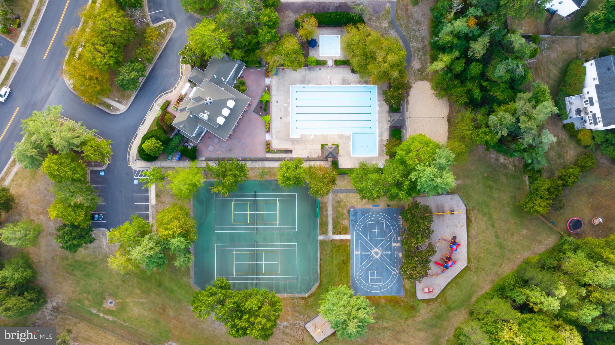 HAMPTON OAKS - Residential