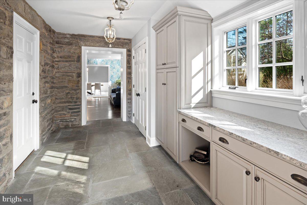 CHESTNUT HILL - Residential