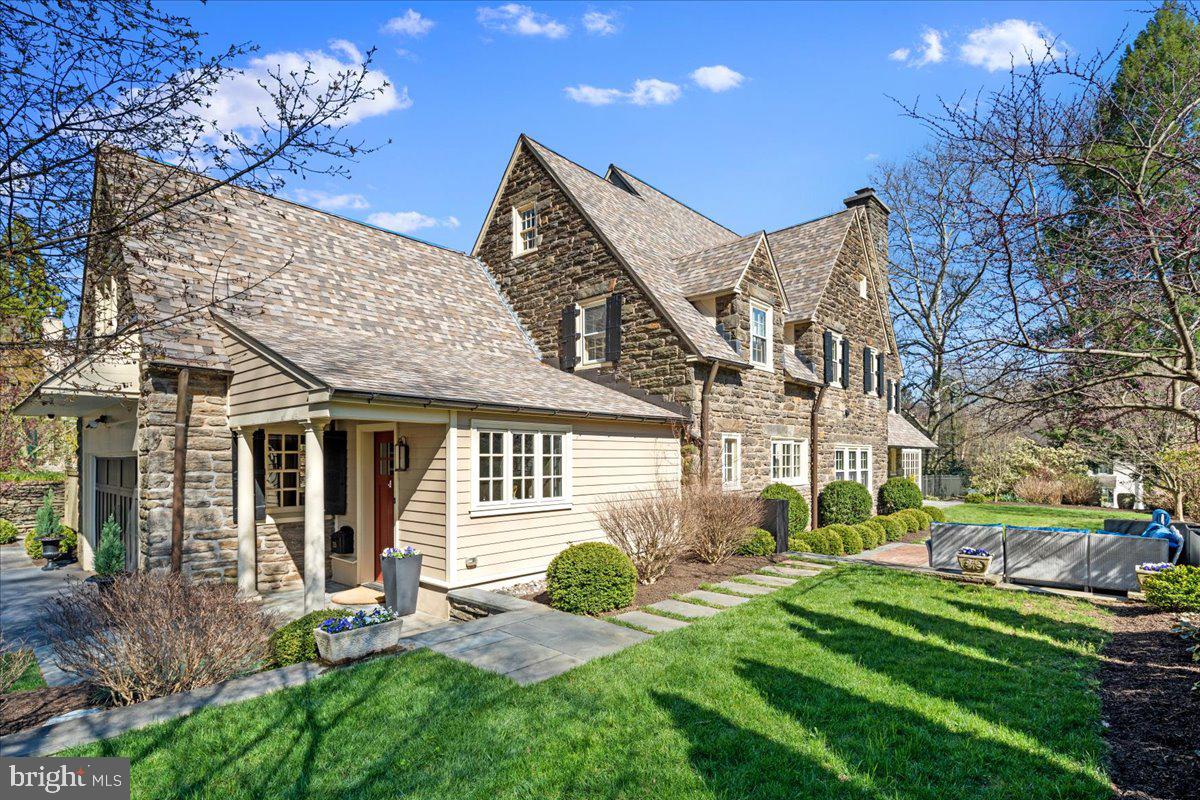 CHESTNUT HILL - Residential
