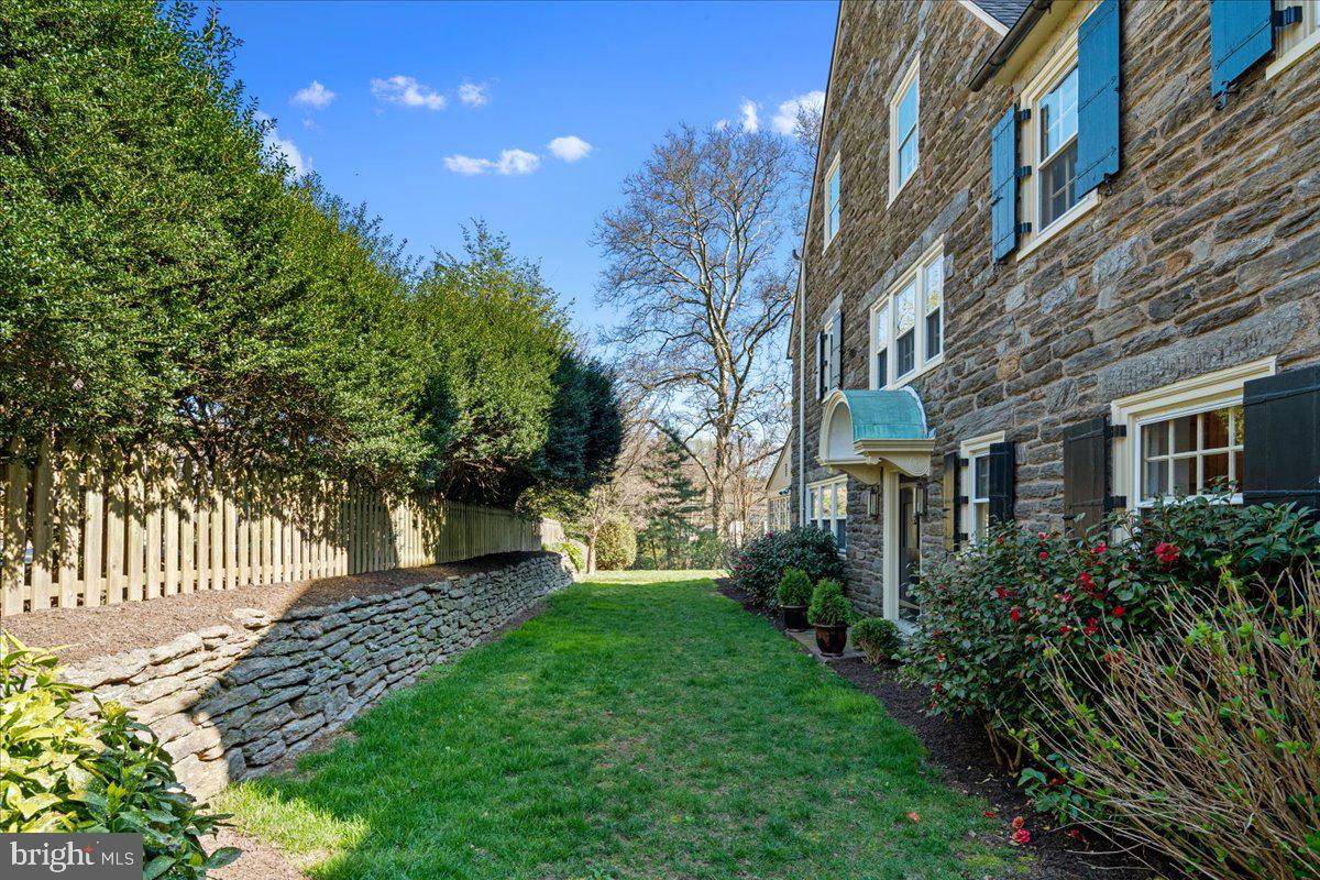 CHESTNUT HILL - Residential