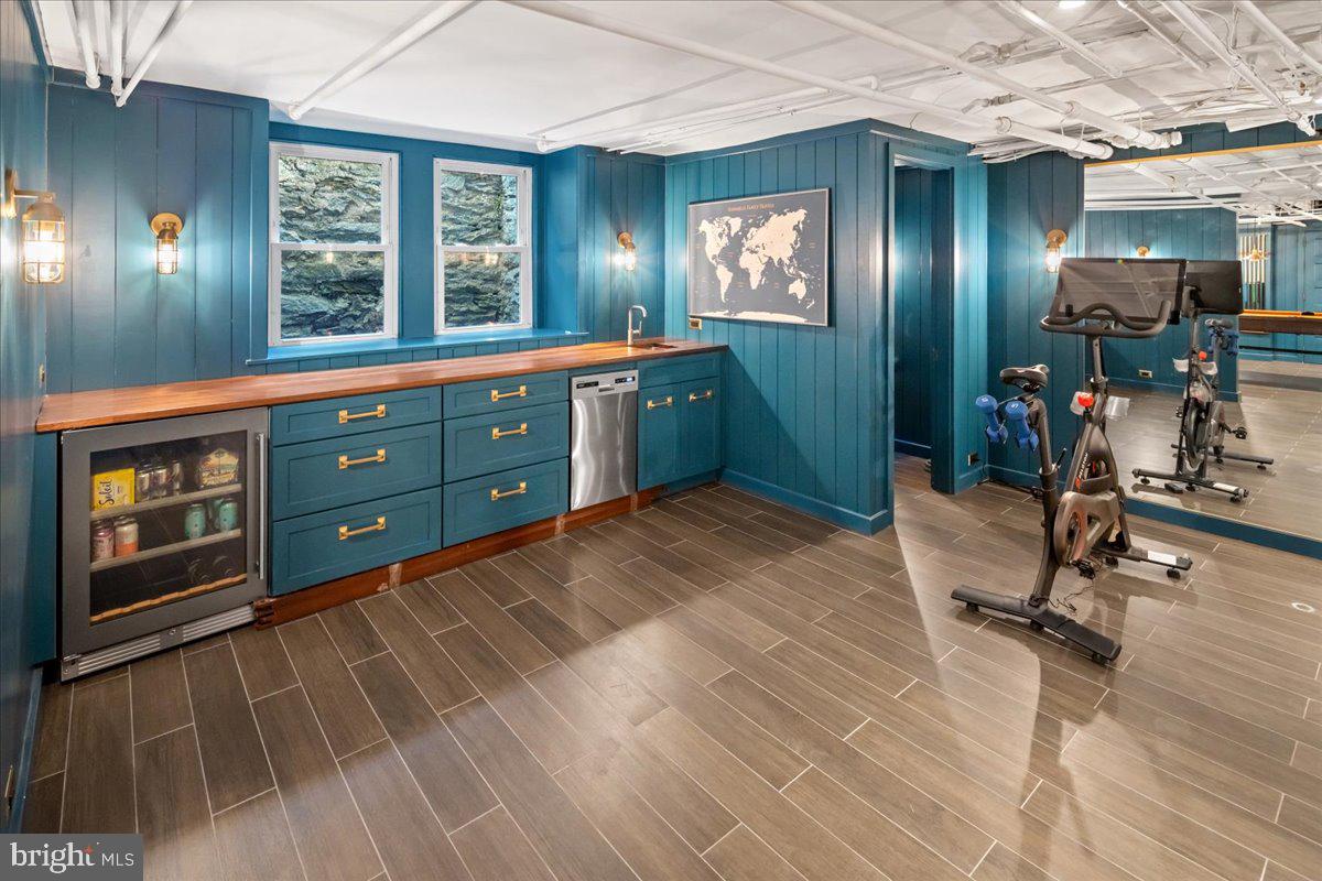 CHESTNUT HILL - Residential