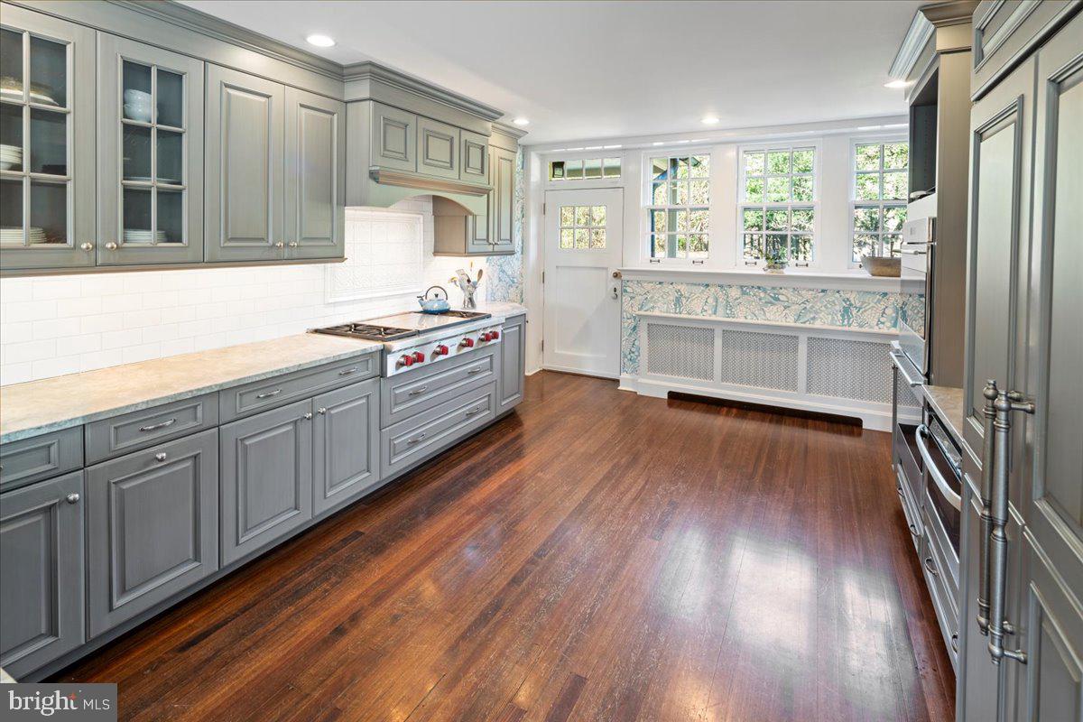 CHESTNUT HILL - Residential