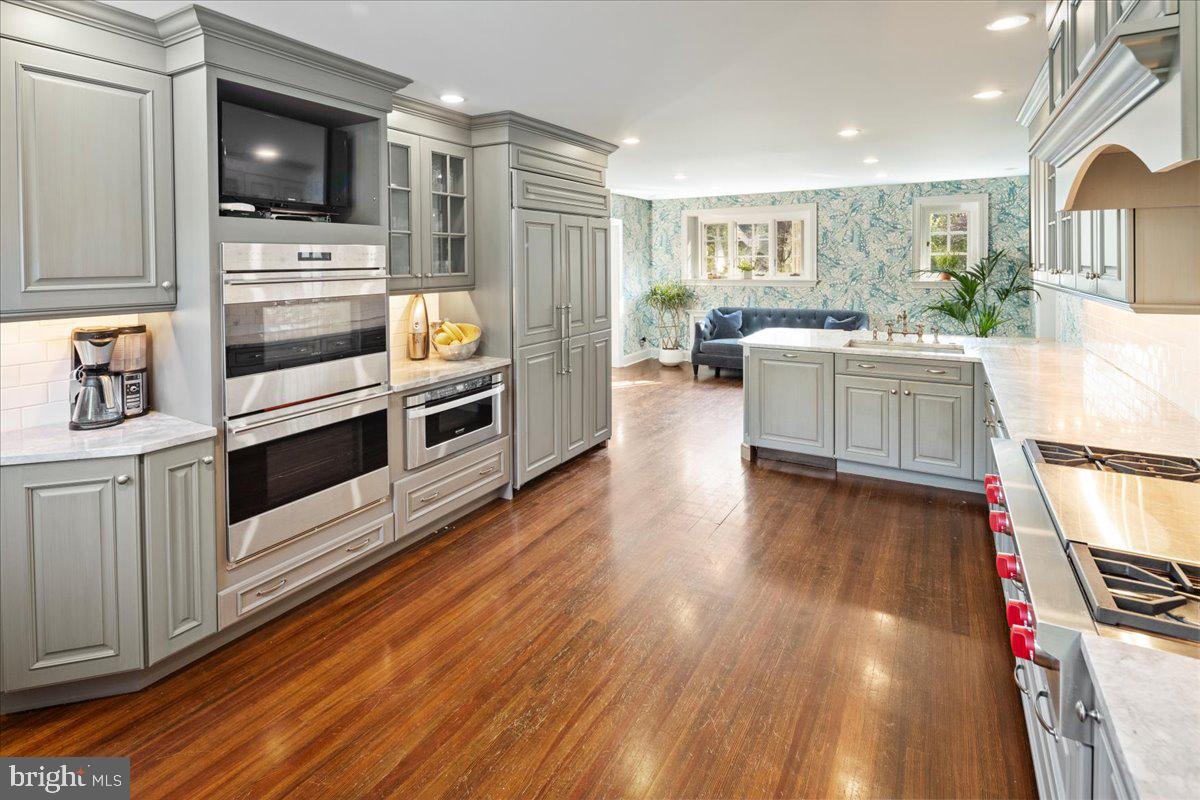 CHESTNUT HILL - Residential