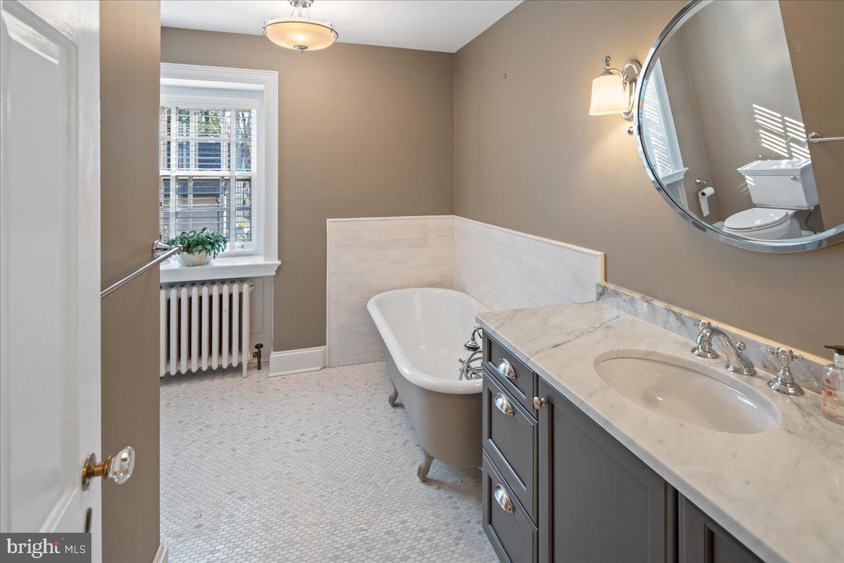 CHESTNUT HILL - Residential