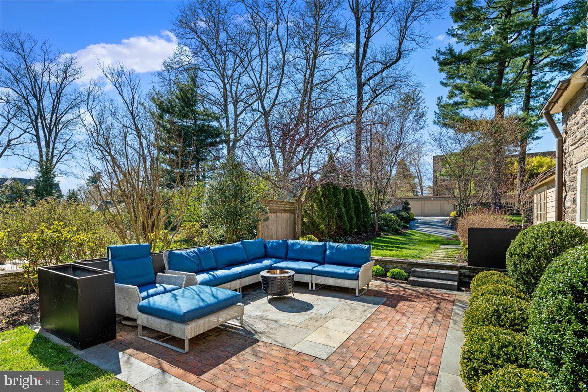 CHESTNUT HILL - Residential