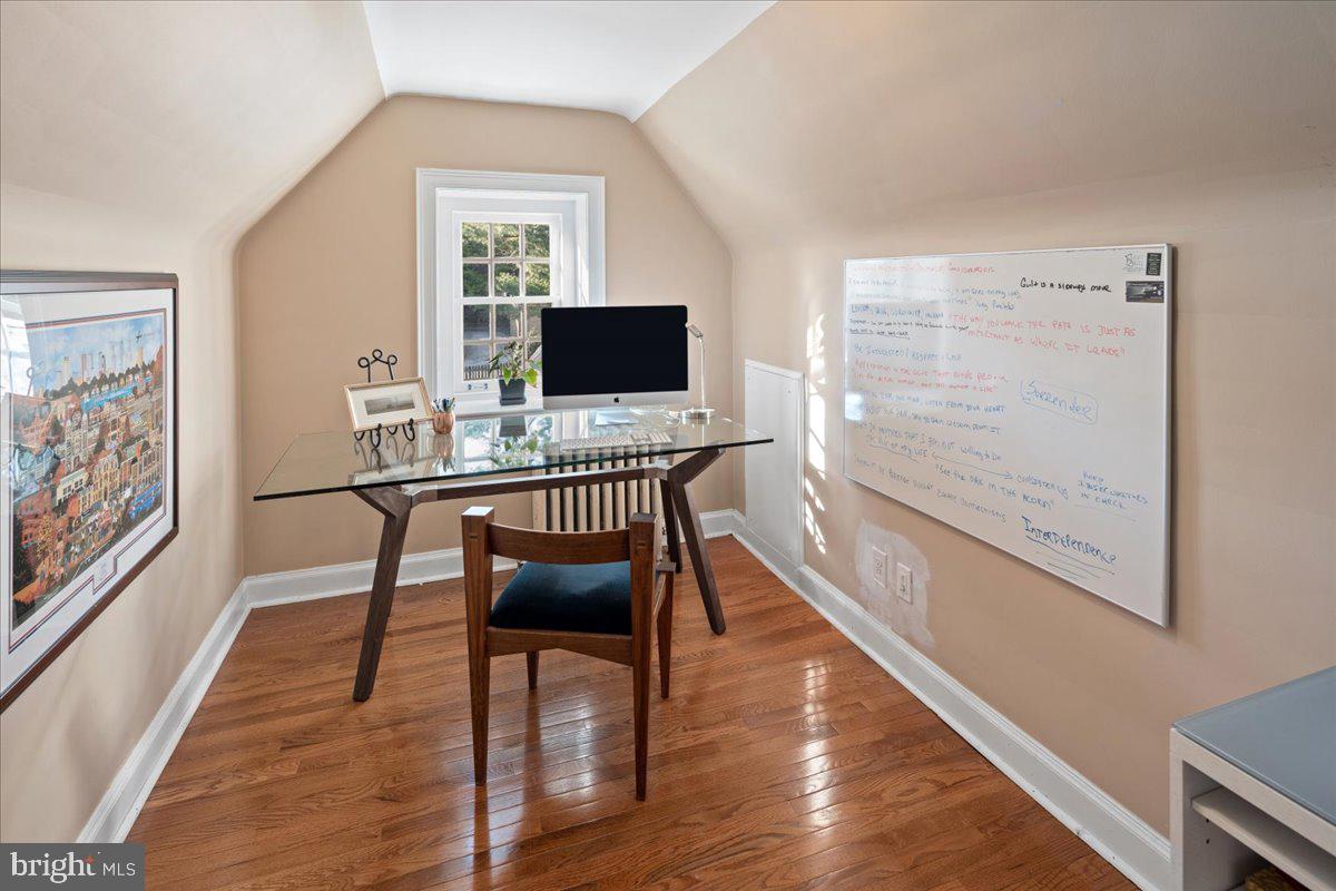 CHESTNUT HILL - Residential